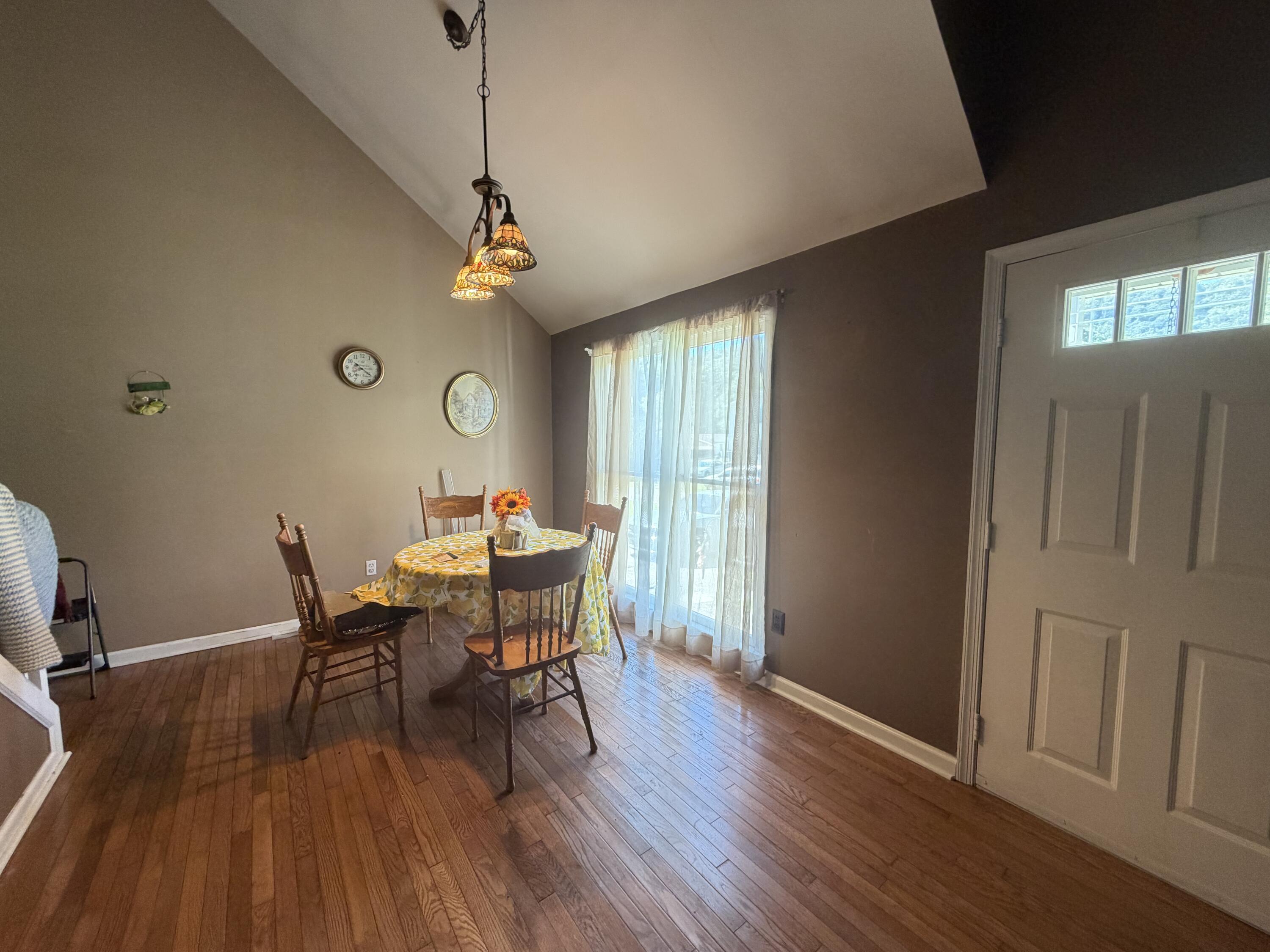 8 Castleford Way Property Photo 11