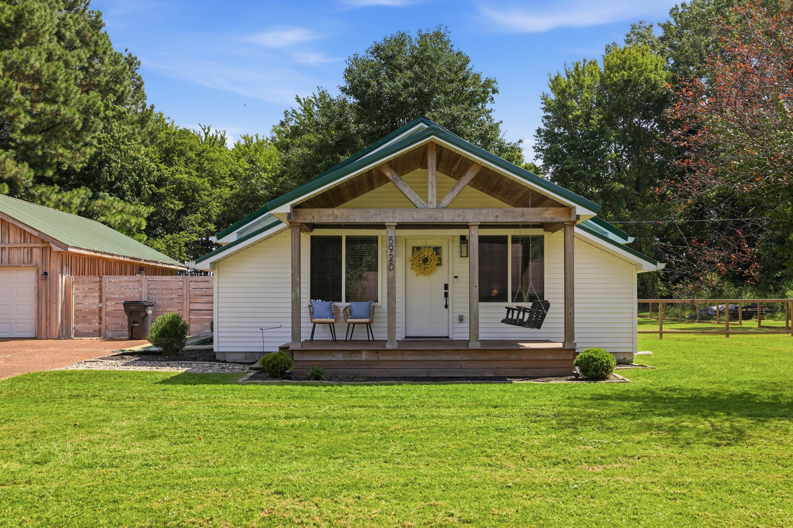 5920 Metropolis Lake Road Property Photo 1