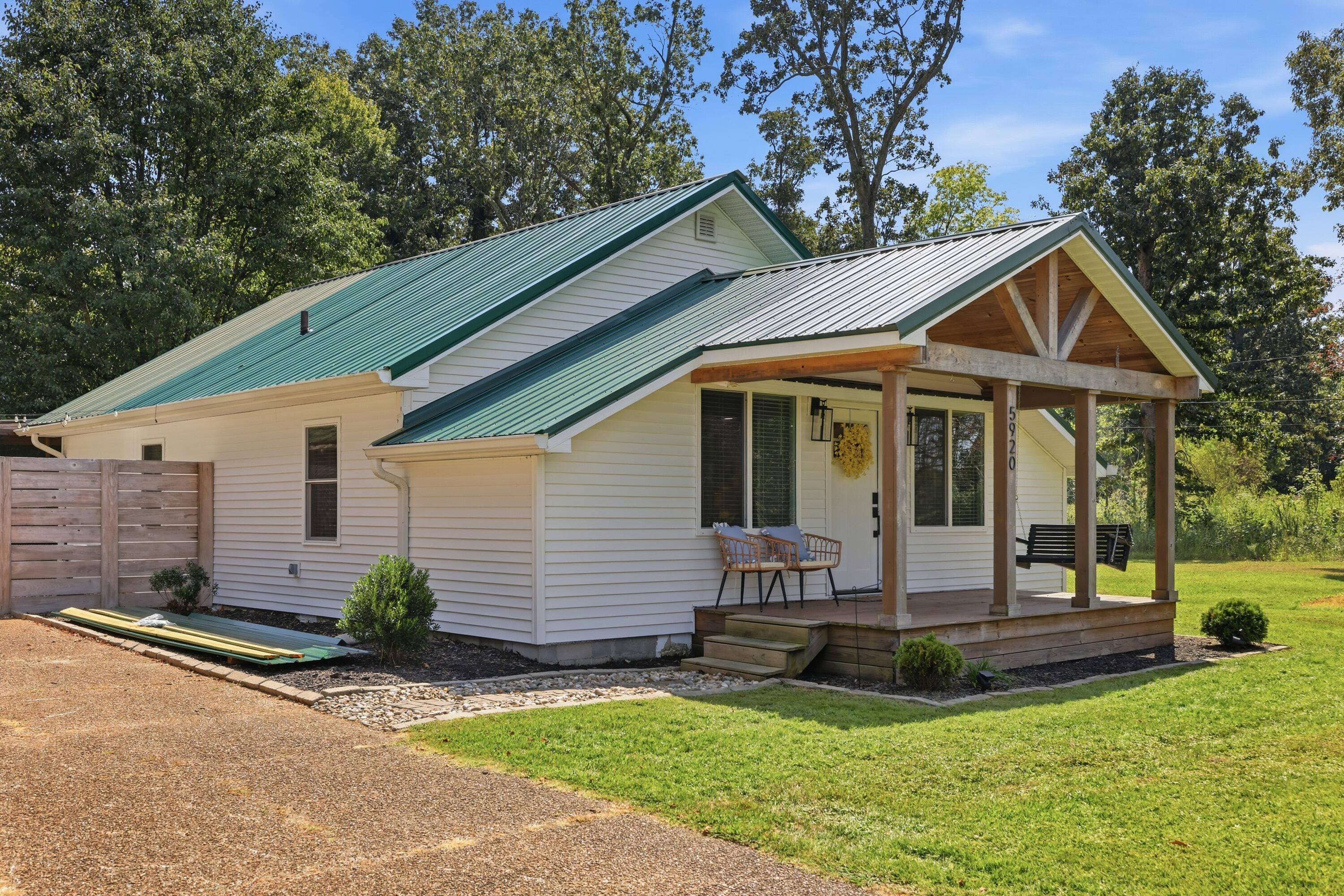 5920 Metropolis Lake Road Property Photo 2