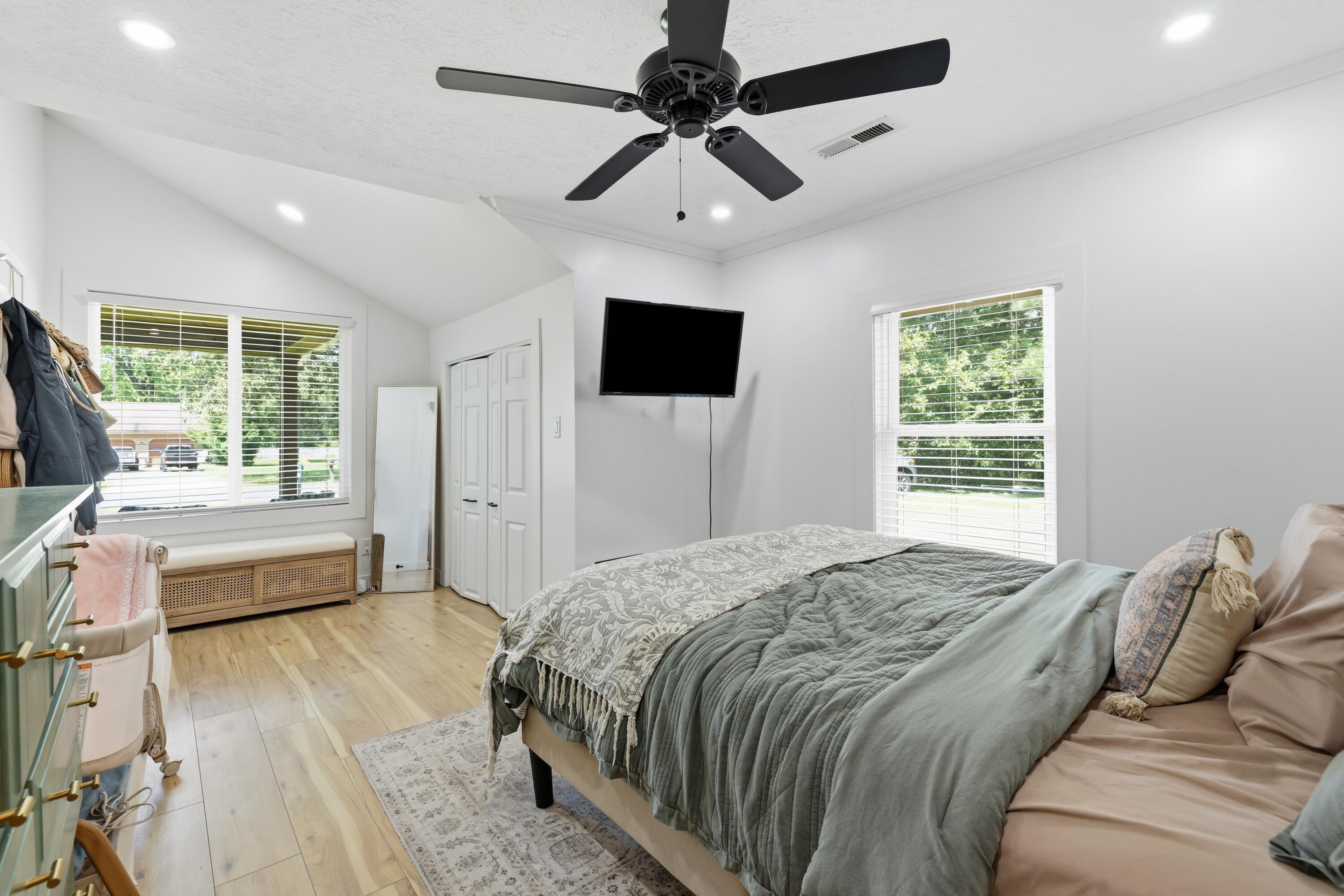 5920 Metropolis Lake Road Property Photo 5