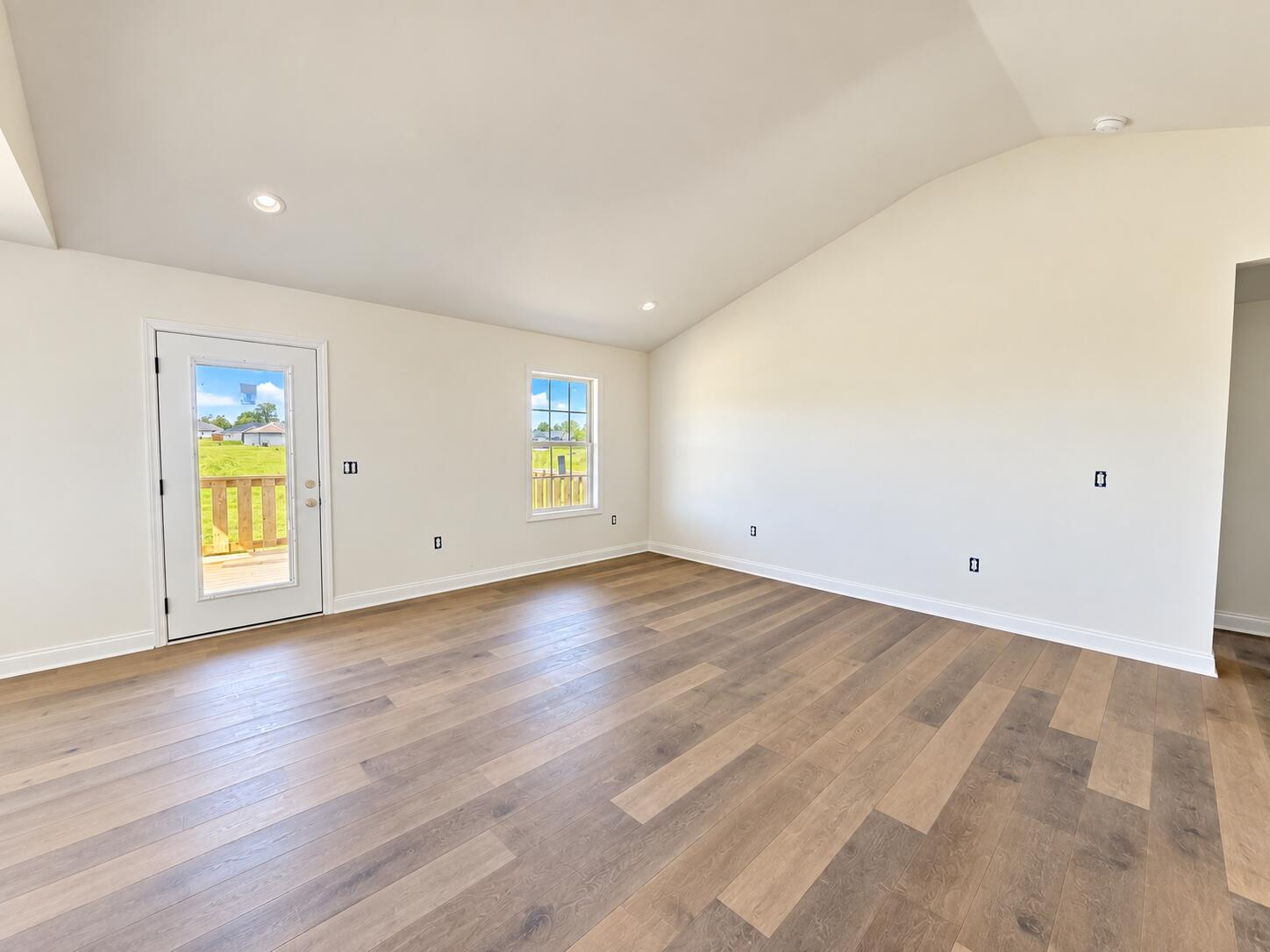 279 Stoney Creek Way Property Photo 3