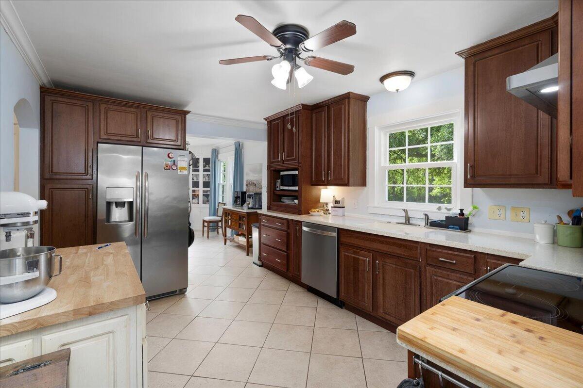 1079 Property Photo 16