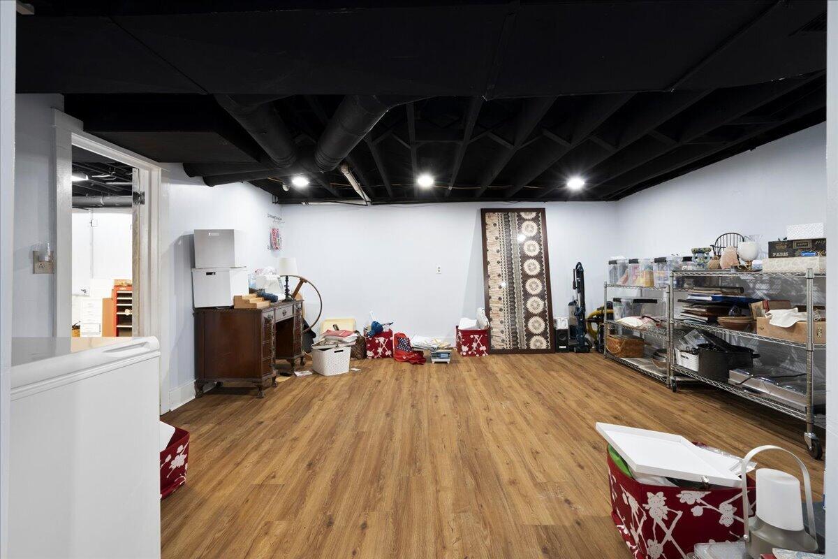1079 Property Photo 30