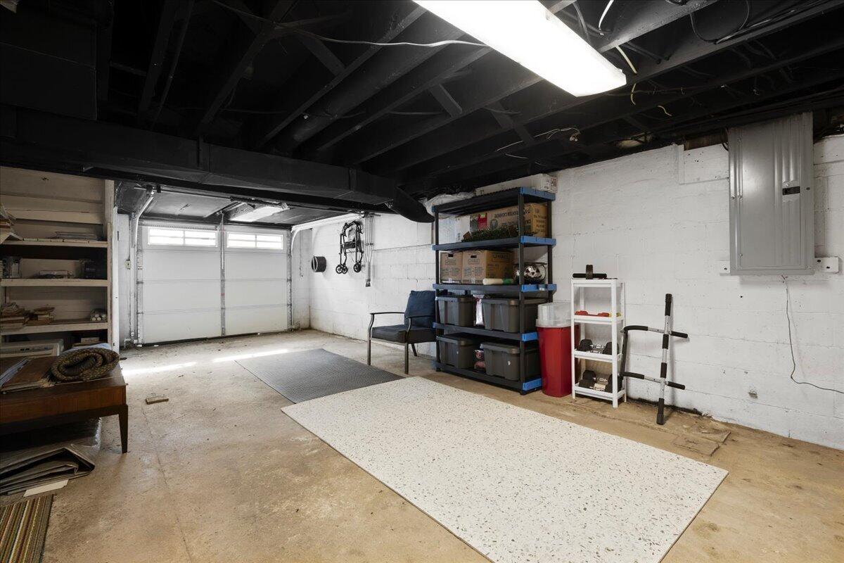 1079 Property Photo 33
