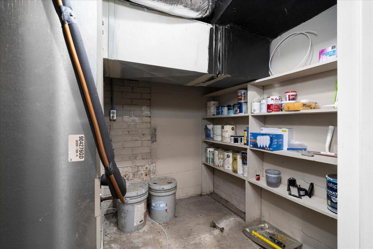1079 Property Photo 34