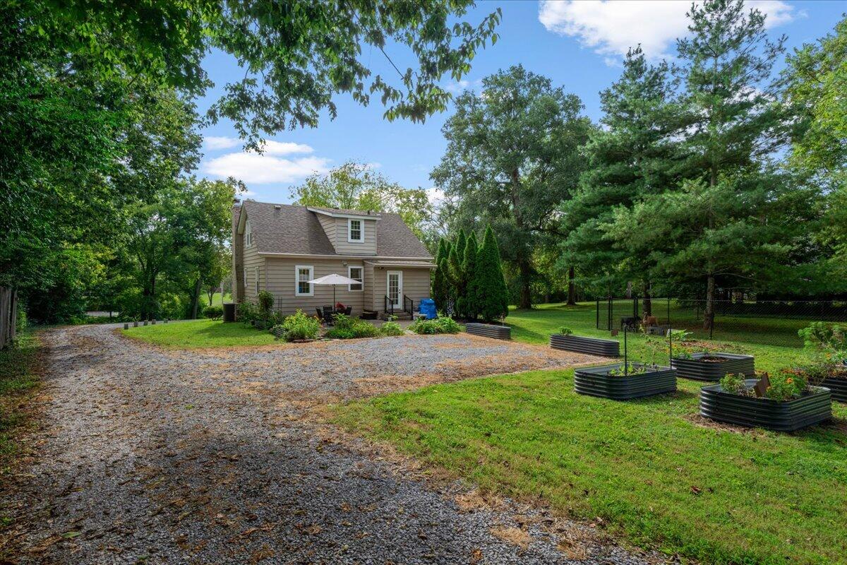1079 Property Photo 36