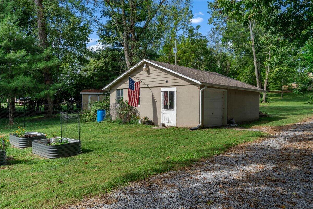 1079 Property Photo 42
