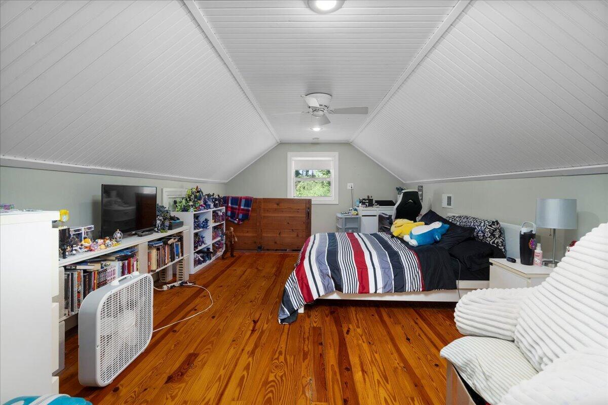 1079 Property Photo 58