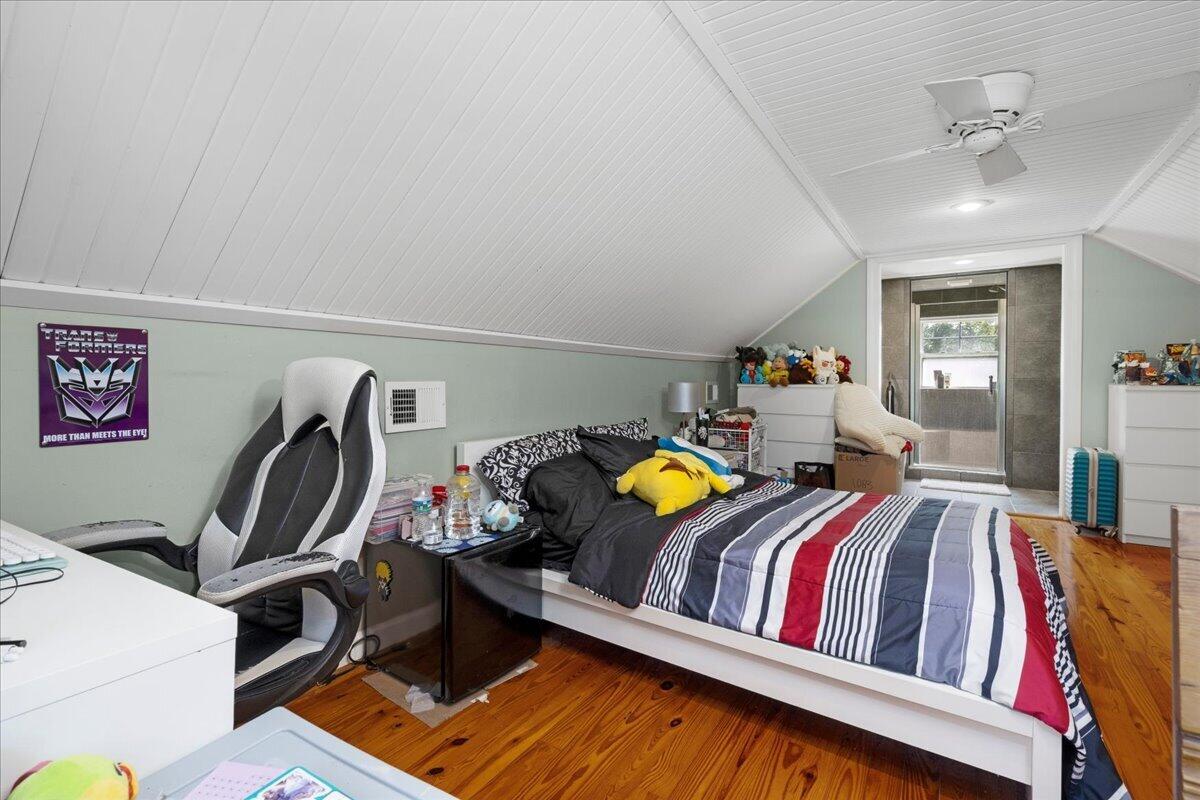 1079 Property Photo 59