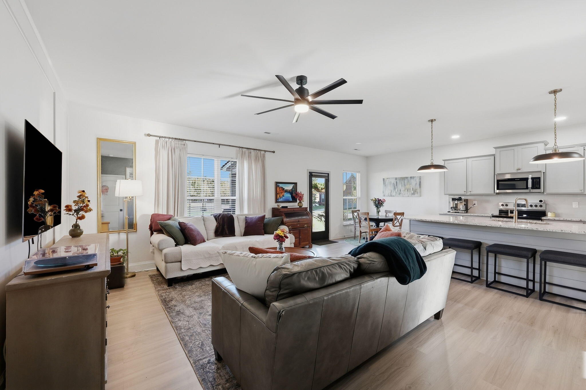 1521 Hayfield Flat Property Photo 3