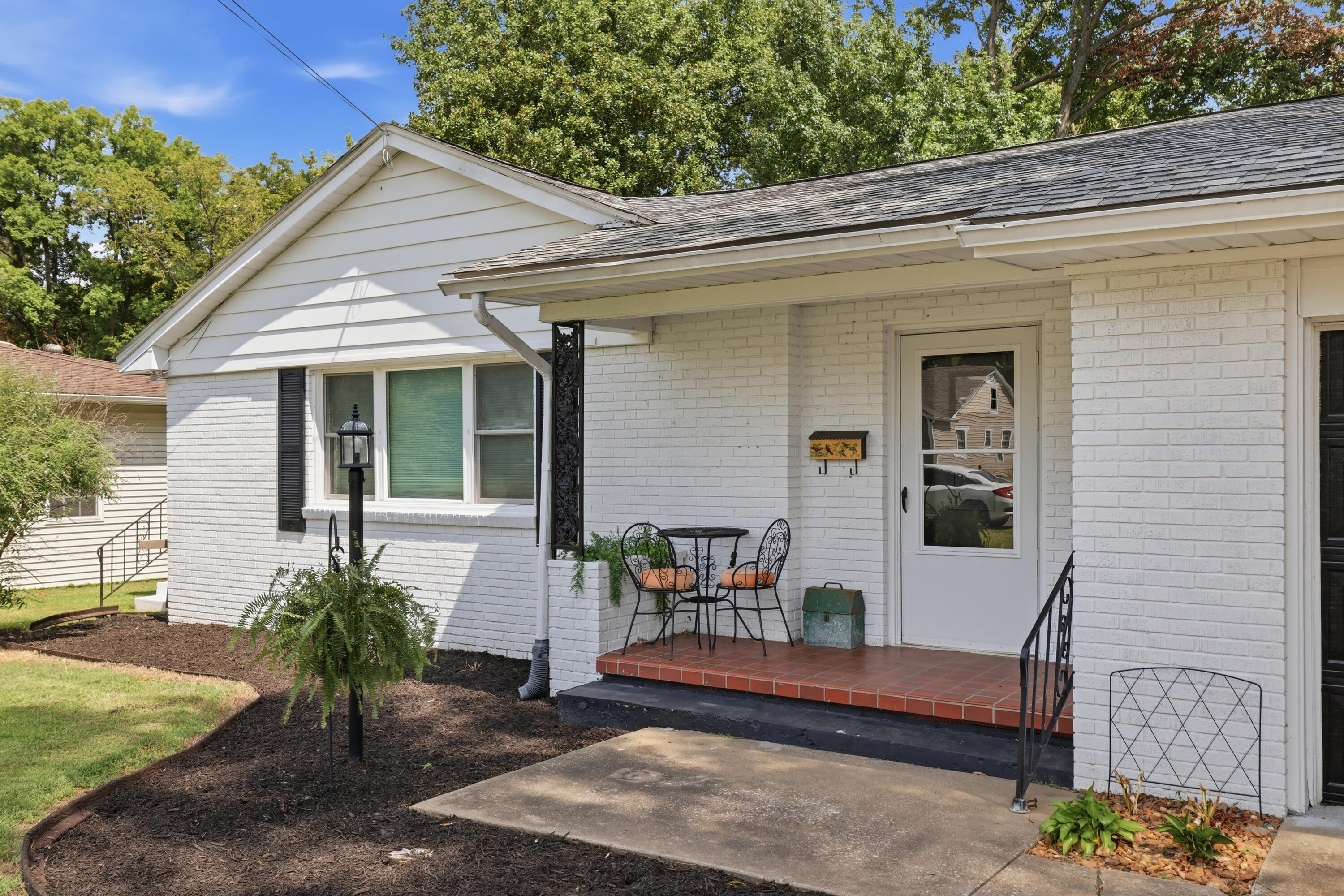 948 S 1st Street Property Photo 4