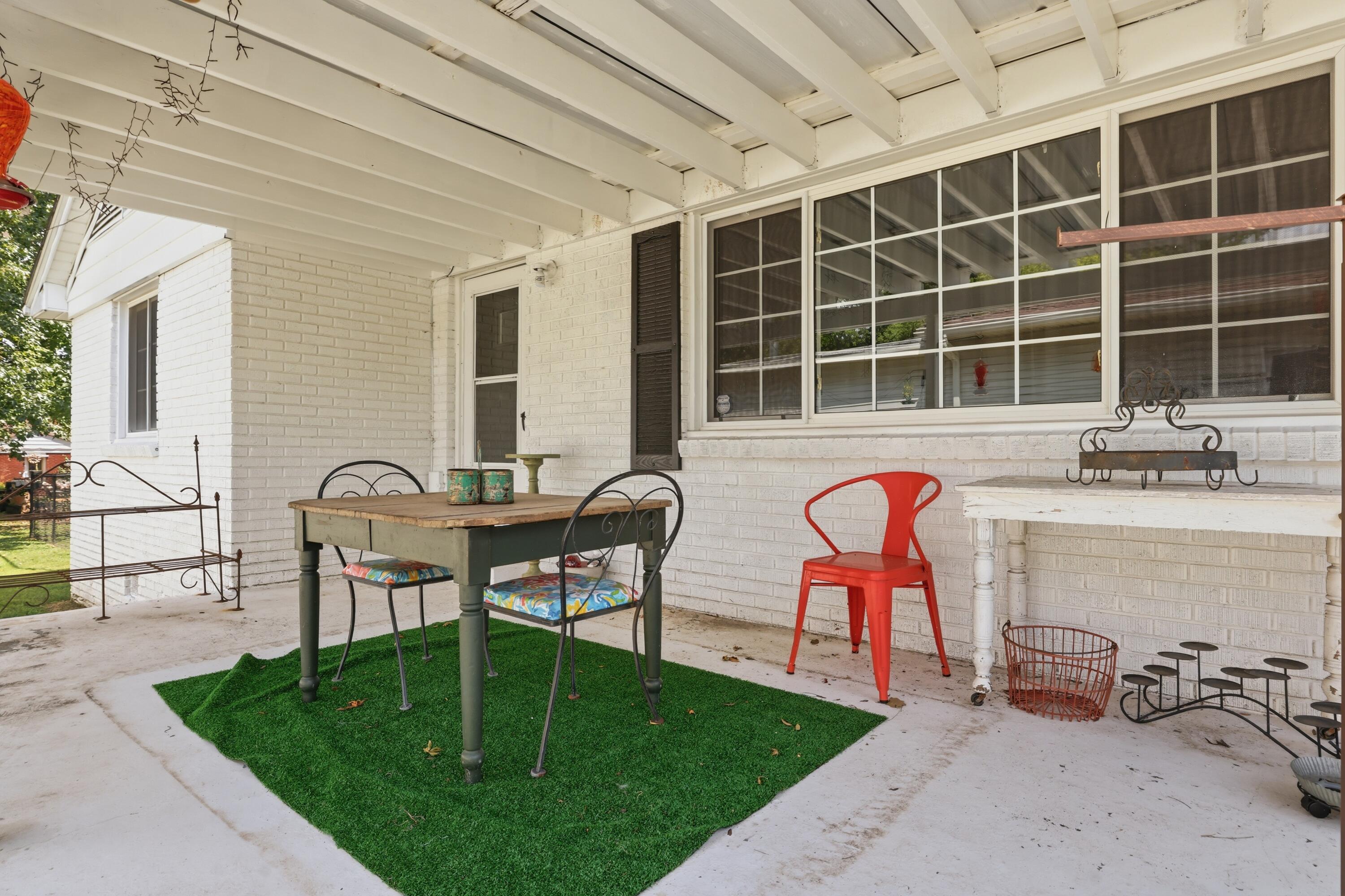 948 S 1st Street Property Photo 6
