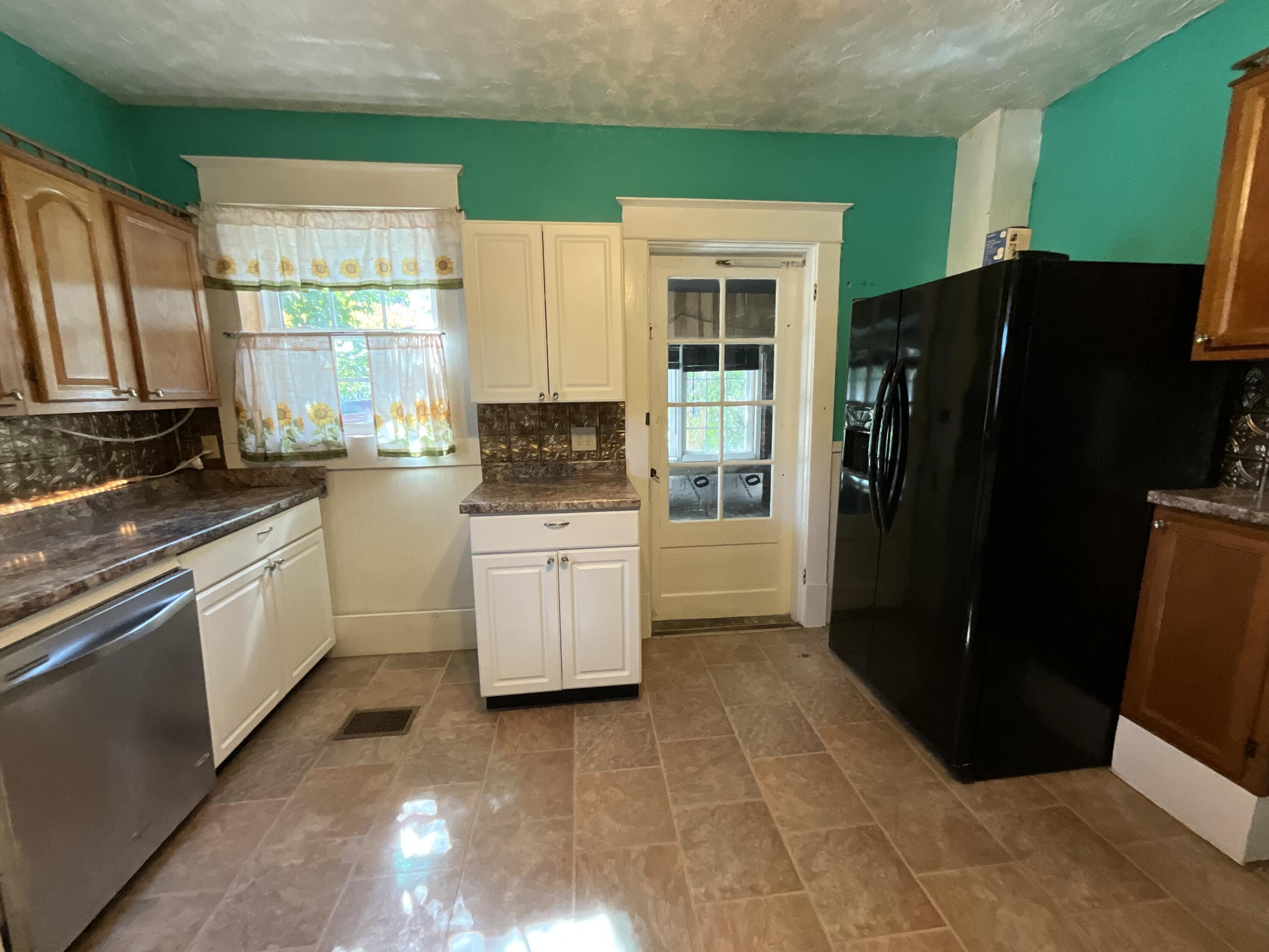 152 S Central Avenue Property Photo 5