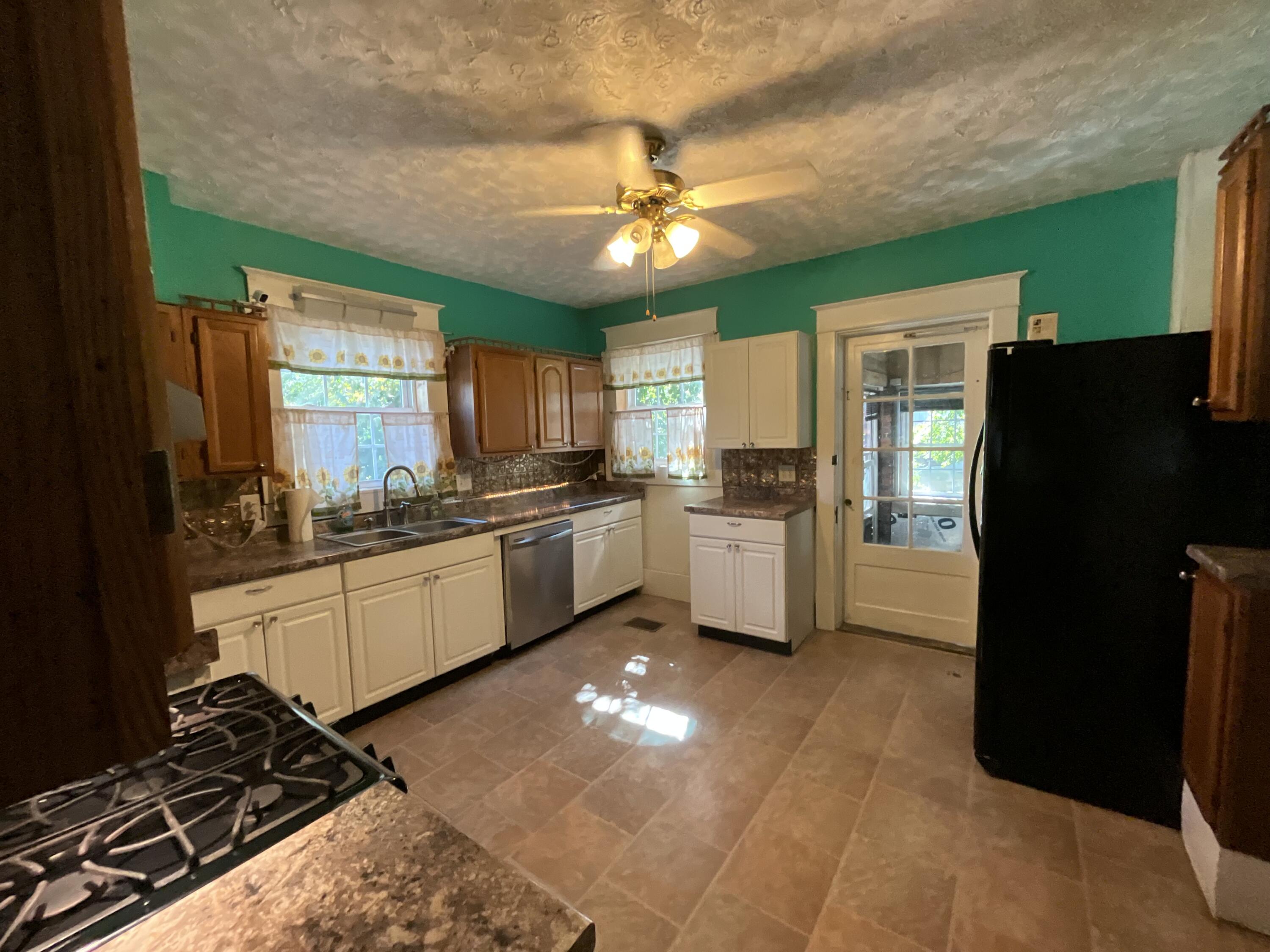 152 S Central Avenue Property Photo 6