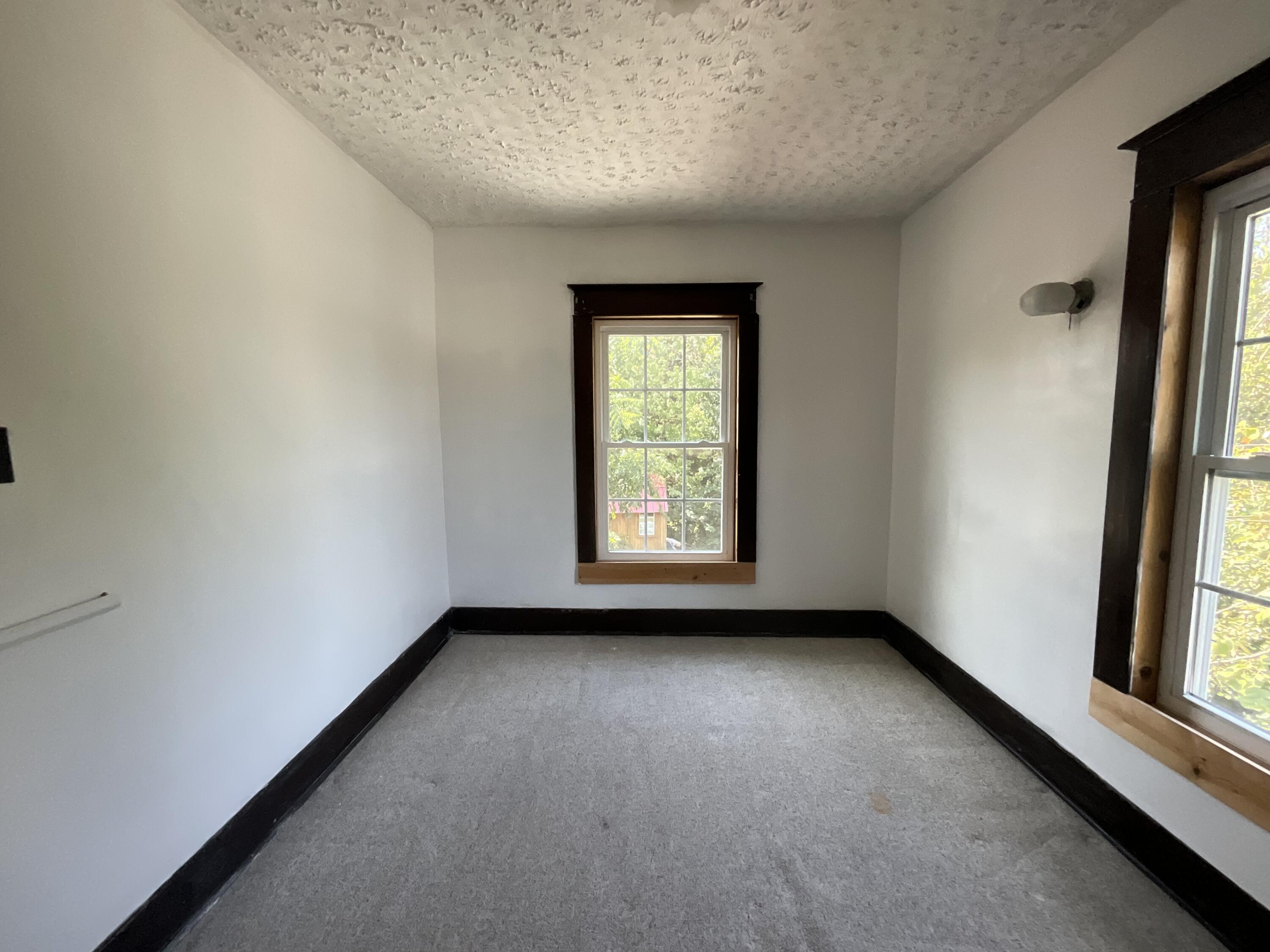 152 S Central Avenue Property Photo 25