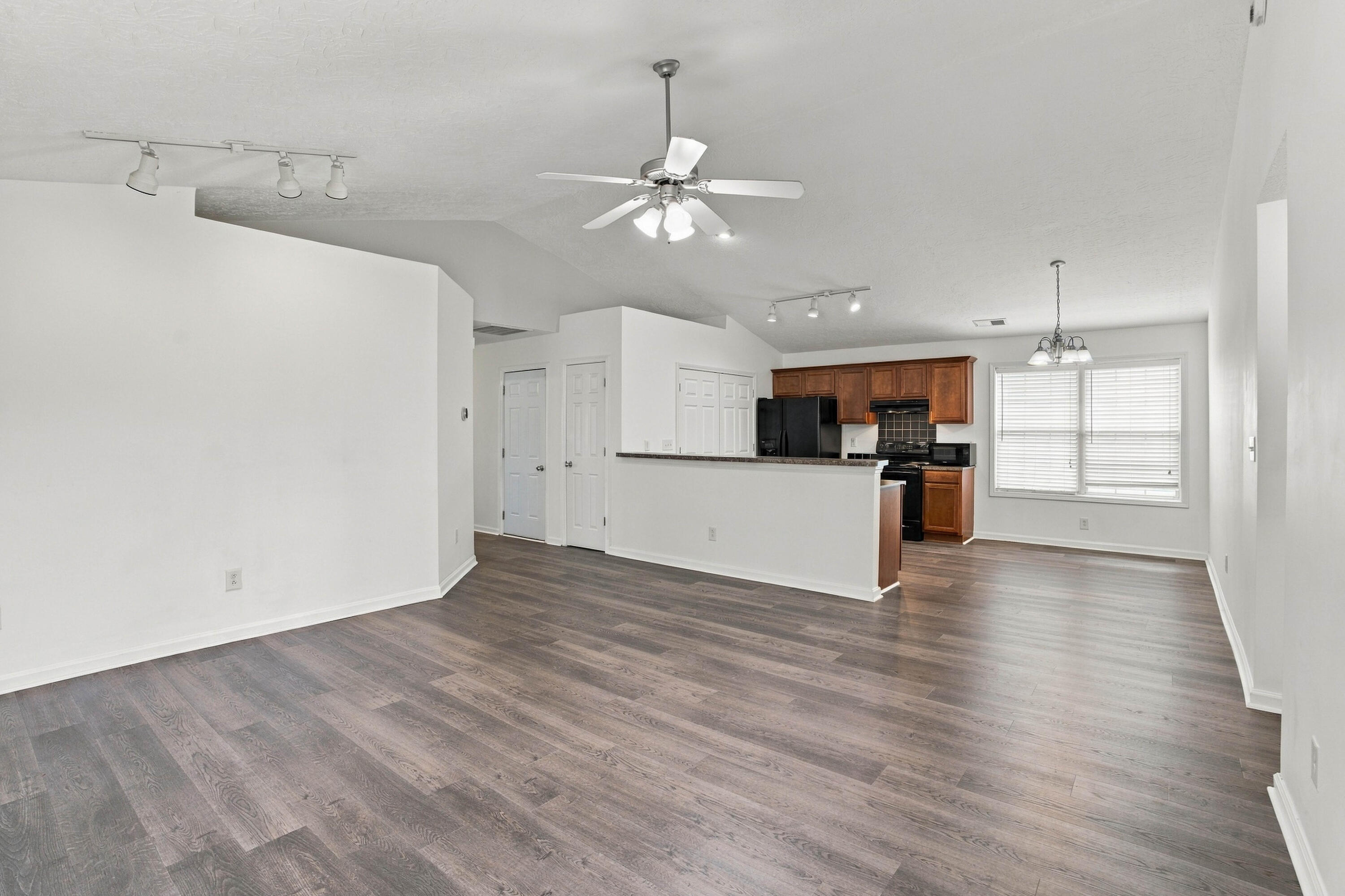 996 Winding Oak Trail Property Photo 6