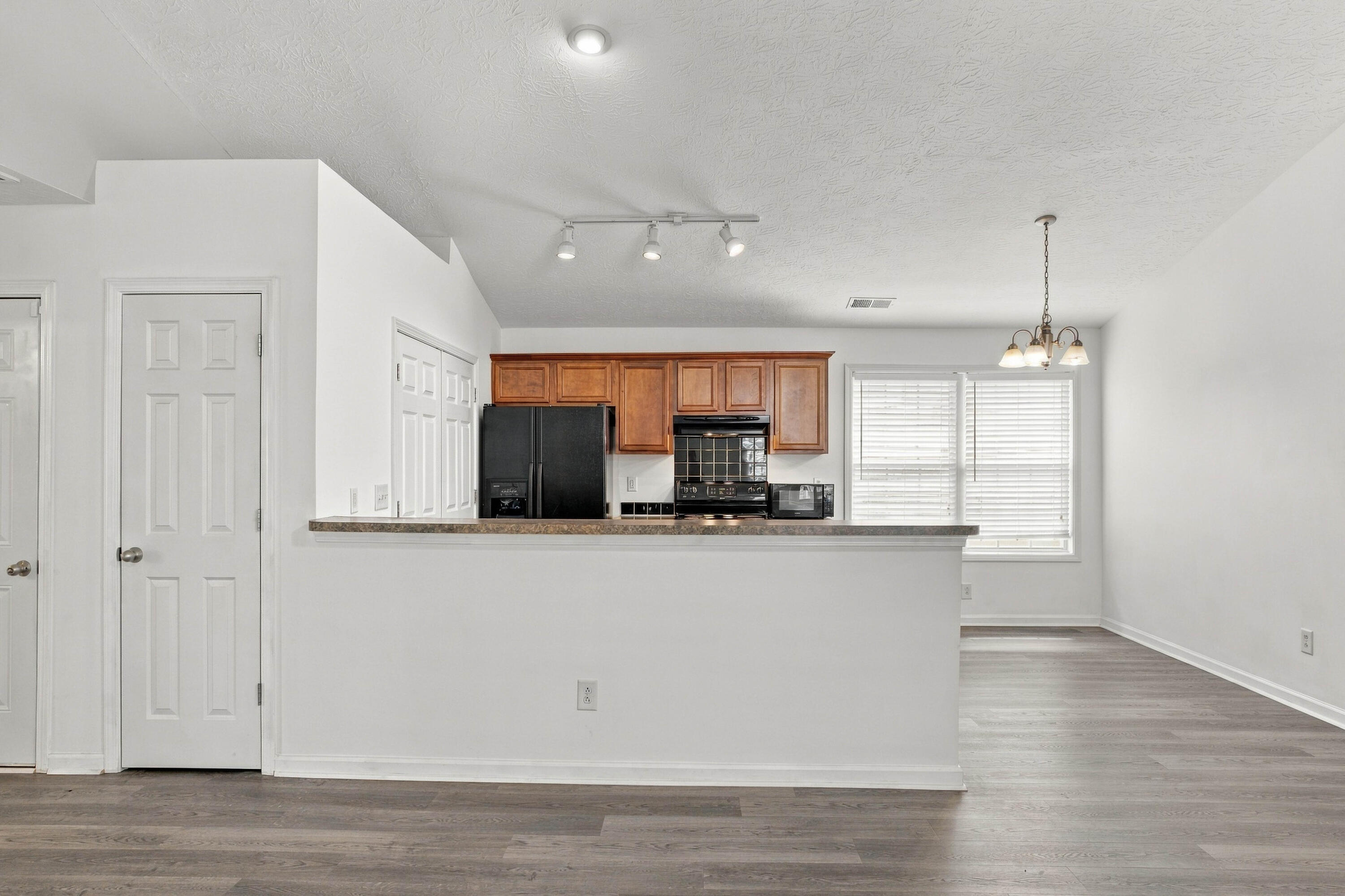 996 Winding Oak Trail Property Photo 8
