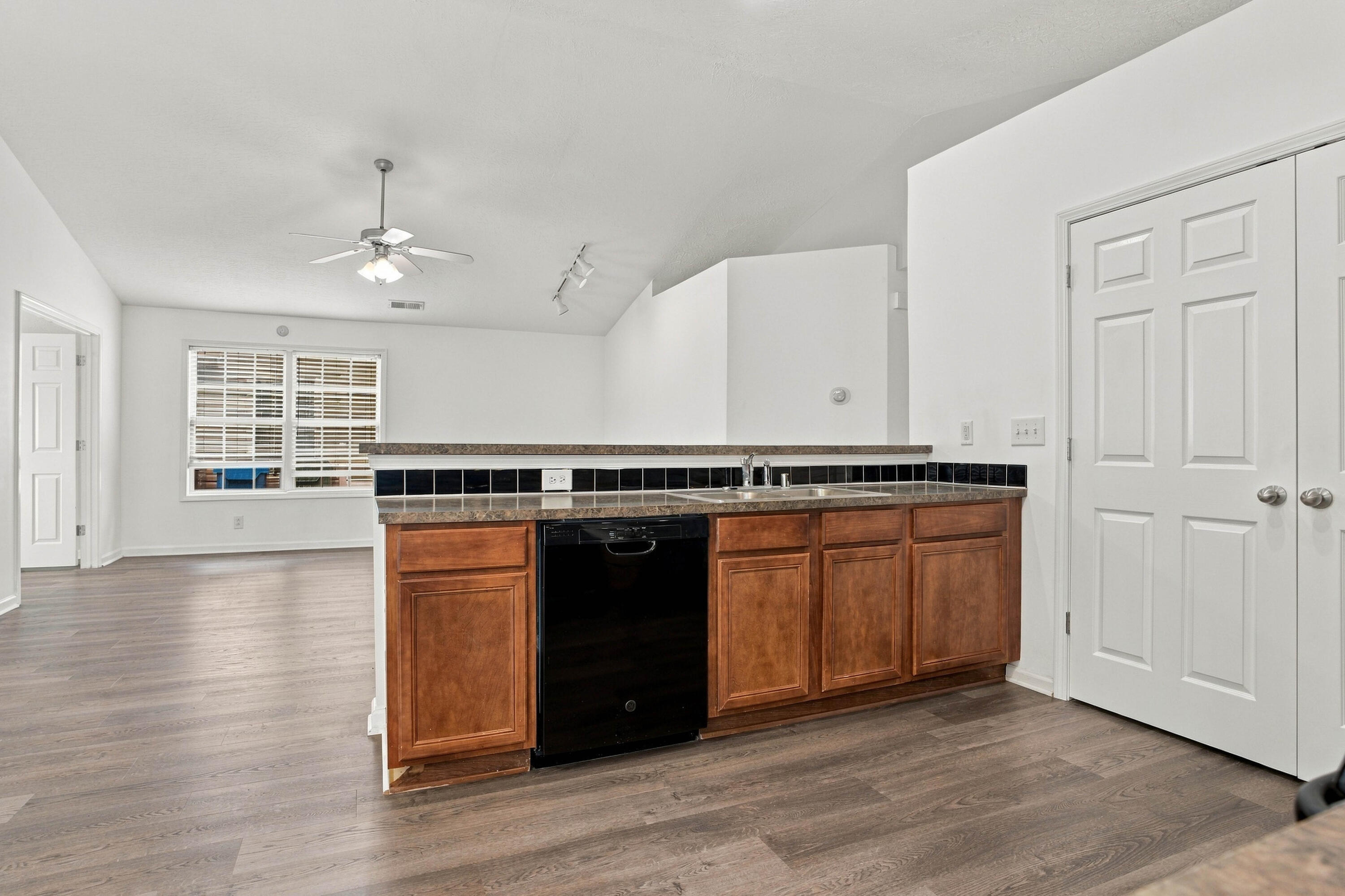 996 Winding Oak Trail Property Photo 13