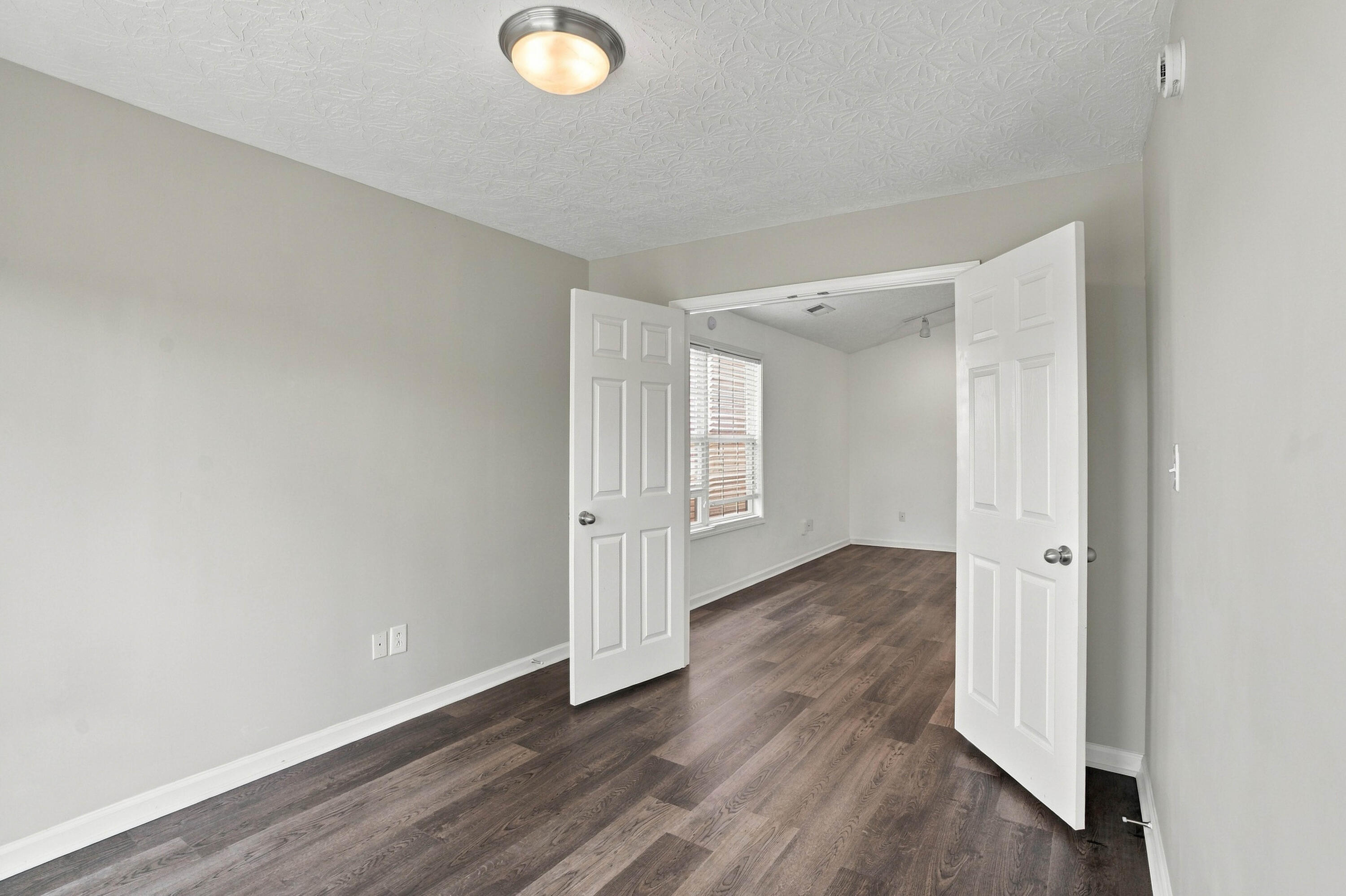 996 Winding Oak Trail Property Photo 15