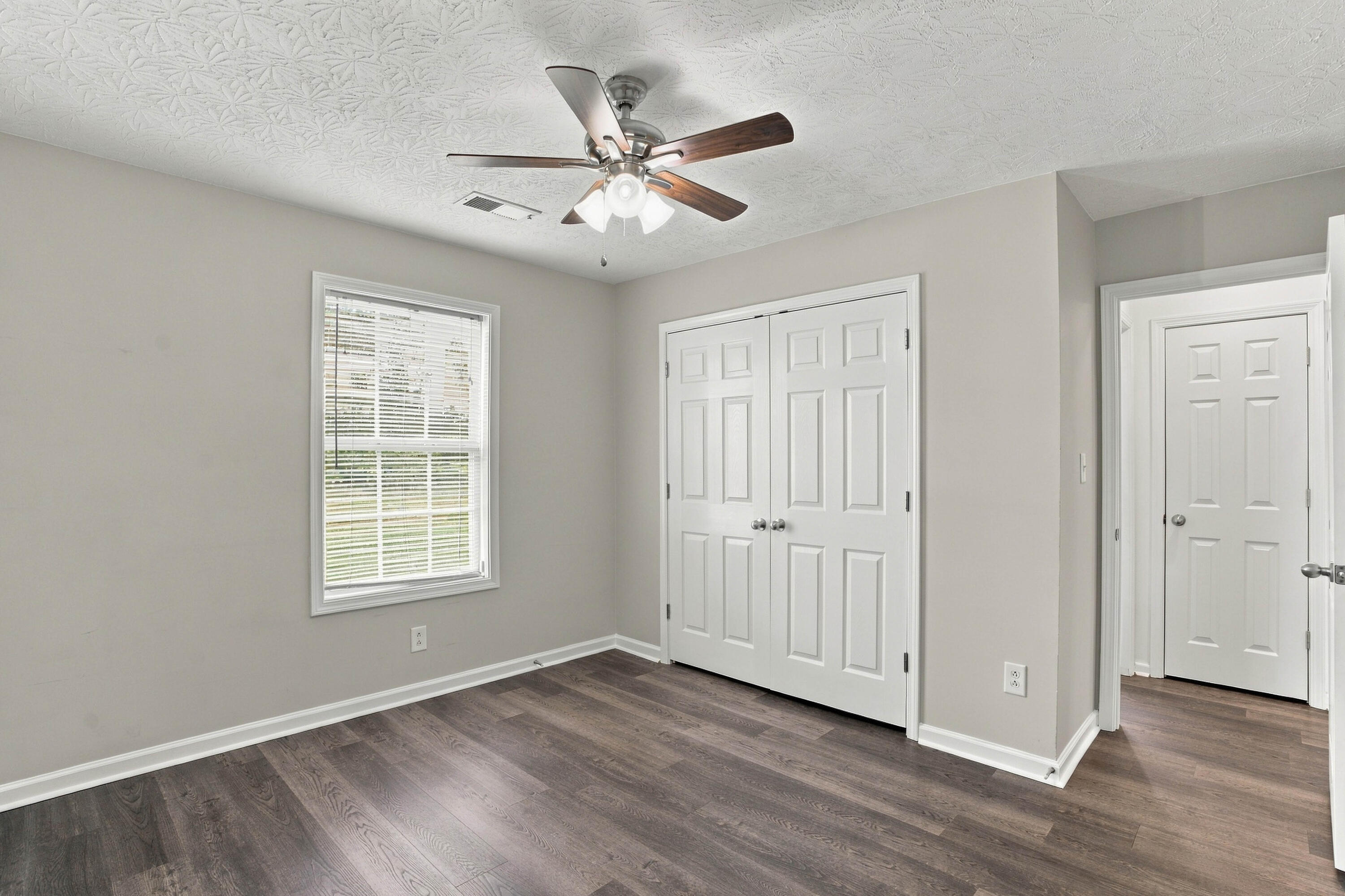 996 Winding Oak Trail Property Photo 17