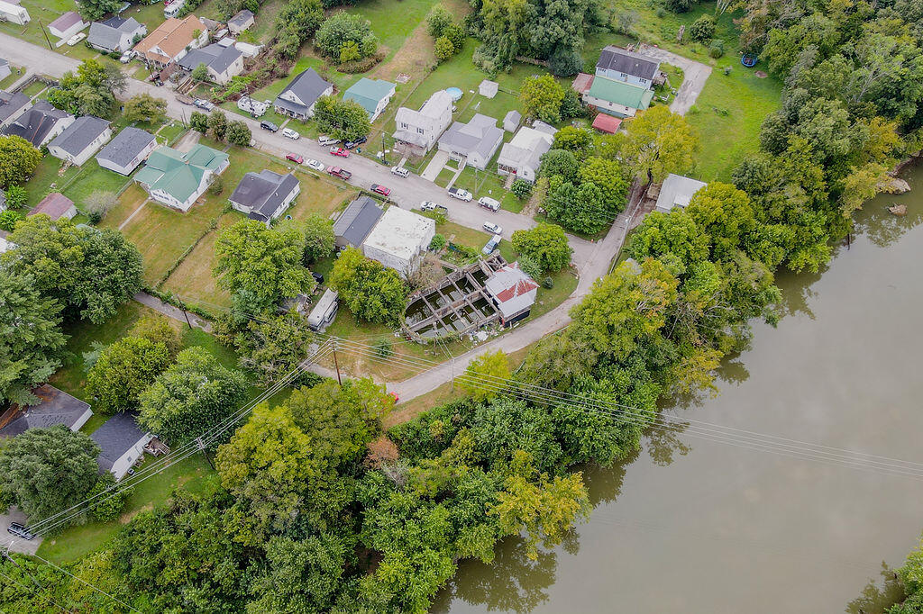 429 Edgewater Drive Property Photo 4