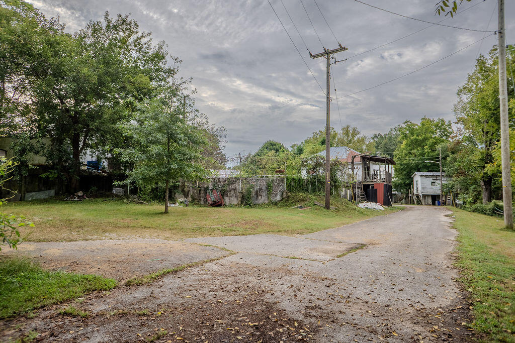 429 Edgewater Drive Property Photo 8