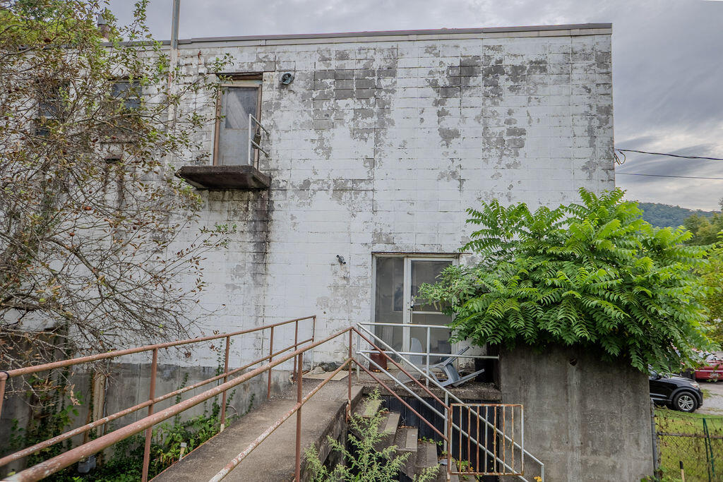 429 Edgewater Drive Property Photo 15