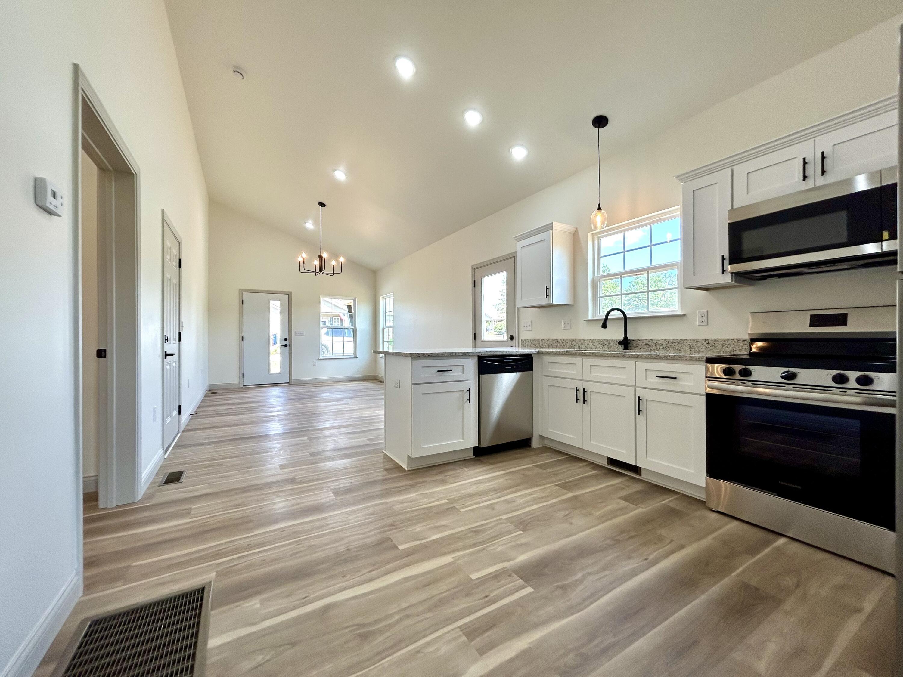 321 Randolph Street Property Photo 8