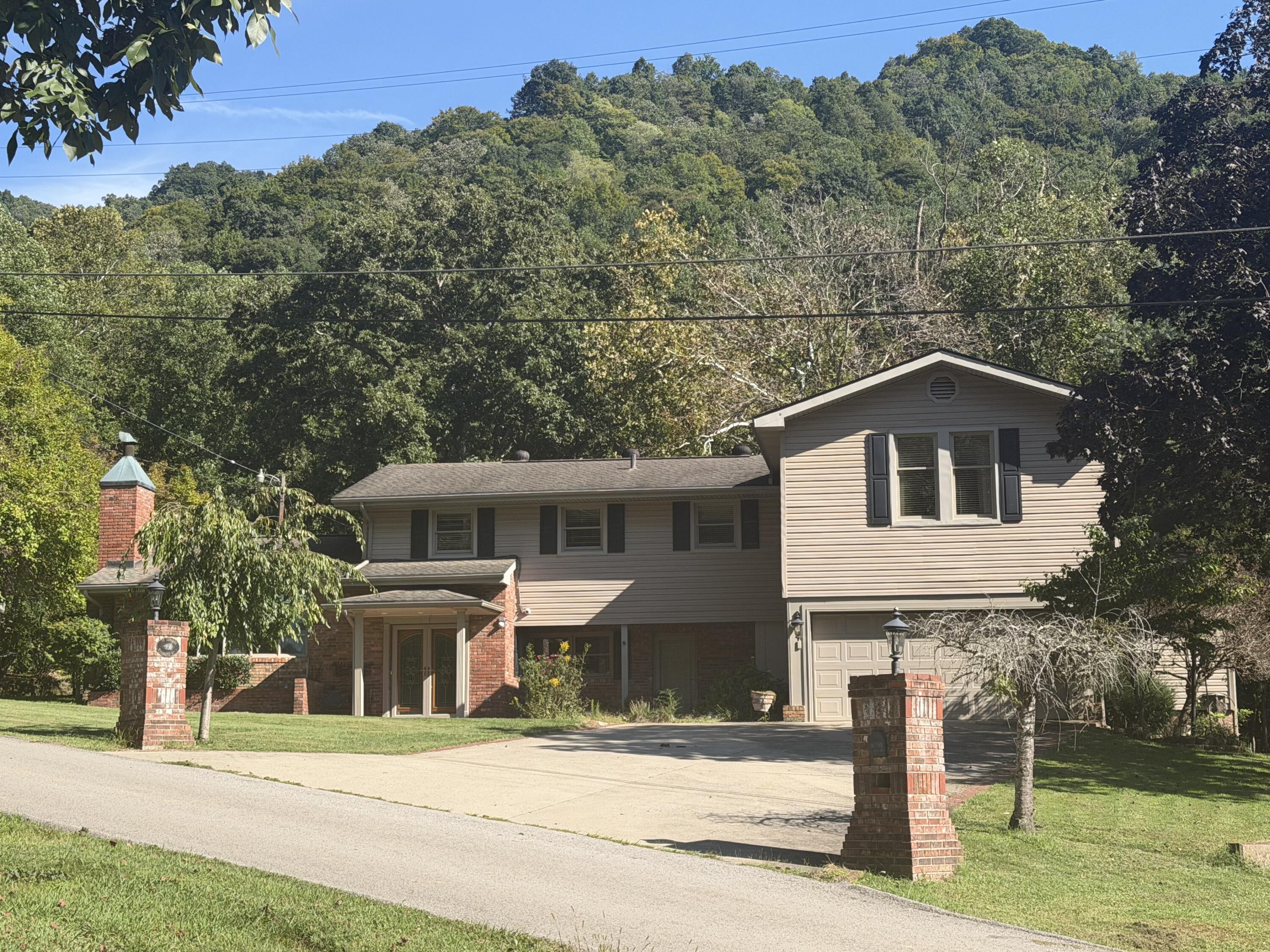 891 Woodland Hills Property Photo 1