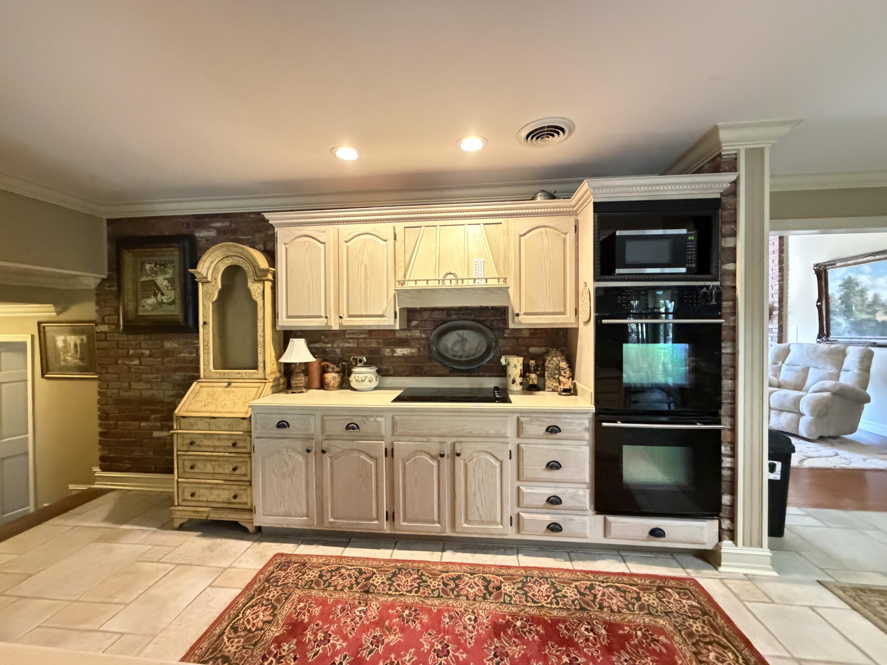 891 Woodland Hills Property Photo 27