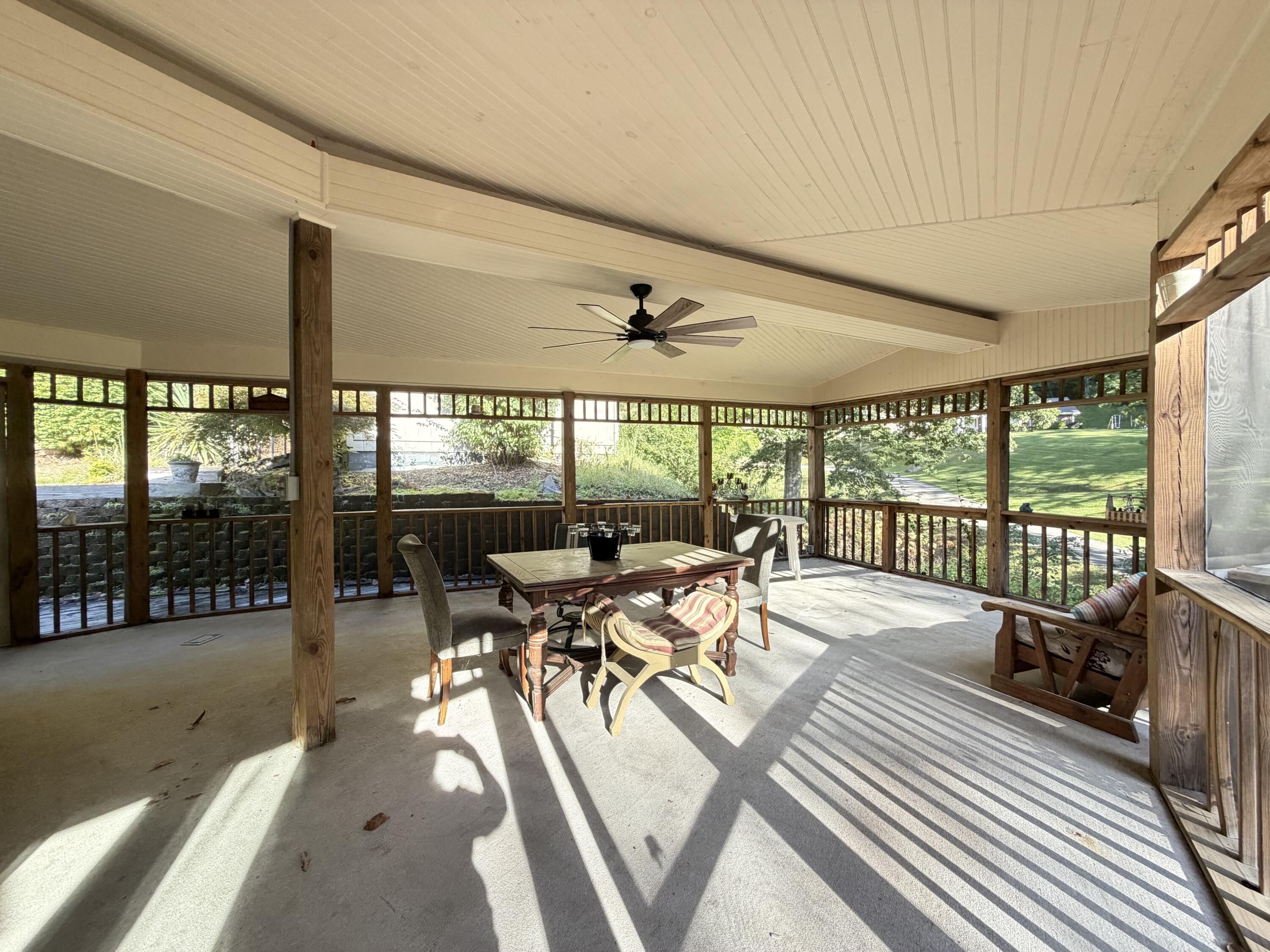 891 Woodland Hills Property Photo 33
