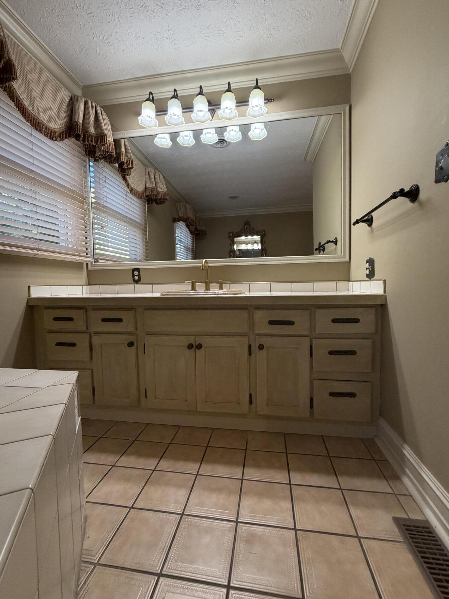 891 Woodland Hills Property Photo 74