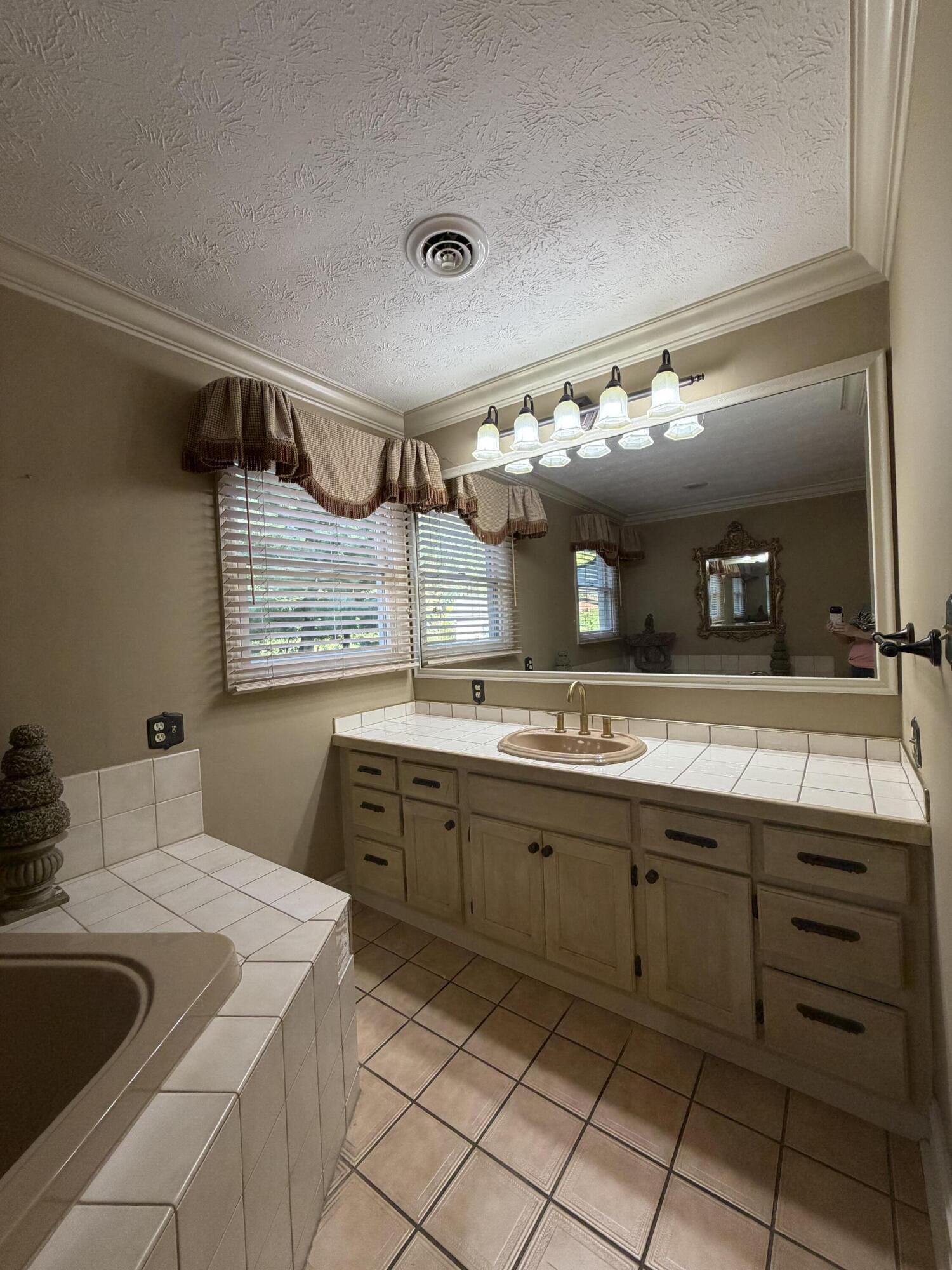 891 Woodland Hills Property Photo 75