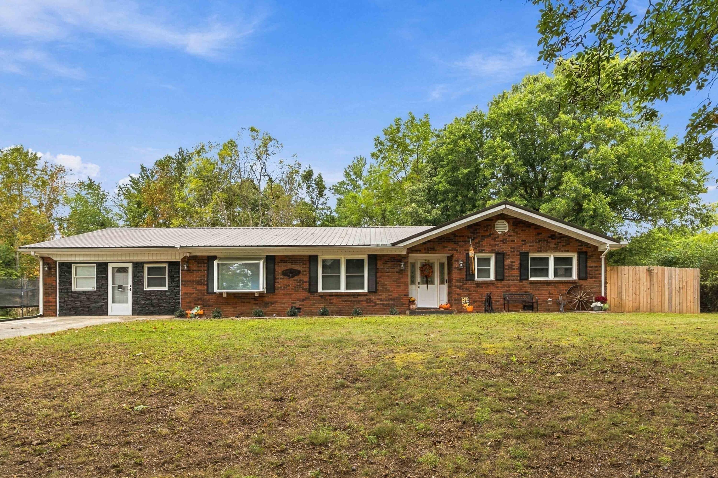 3918 Hickory Hill Drive Property Photo 2