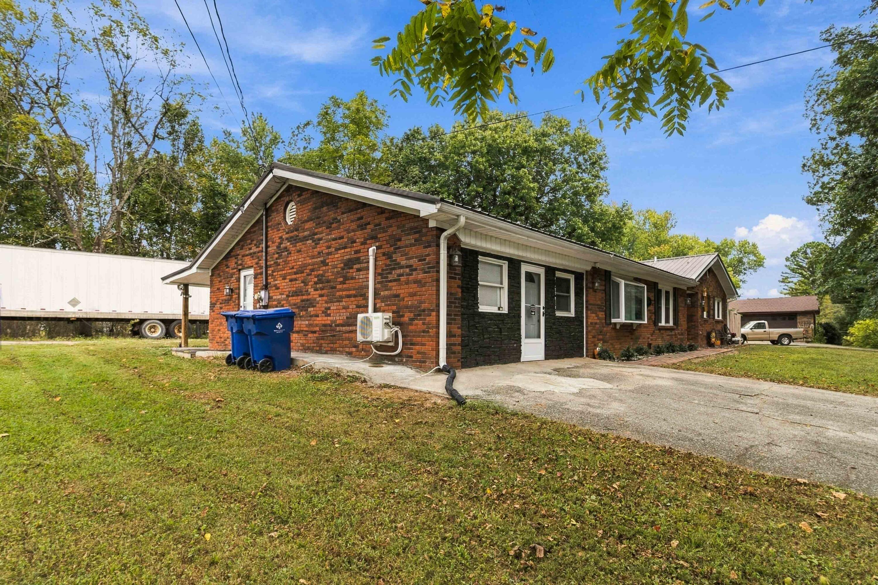 3918 Hickory Hill Drive Property Photo 4