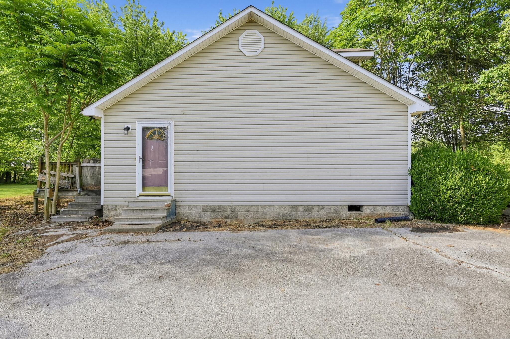 111 Oakdale Drive Property Photo 6