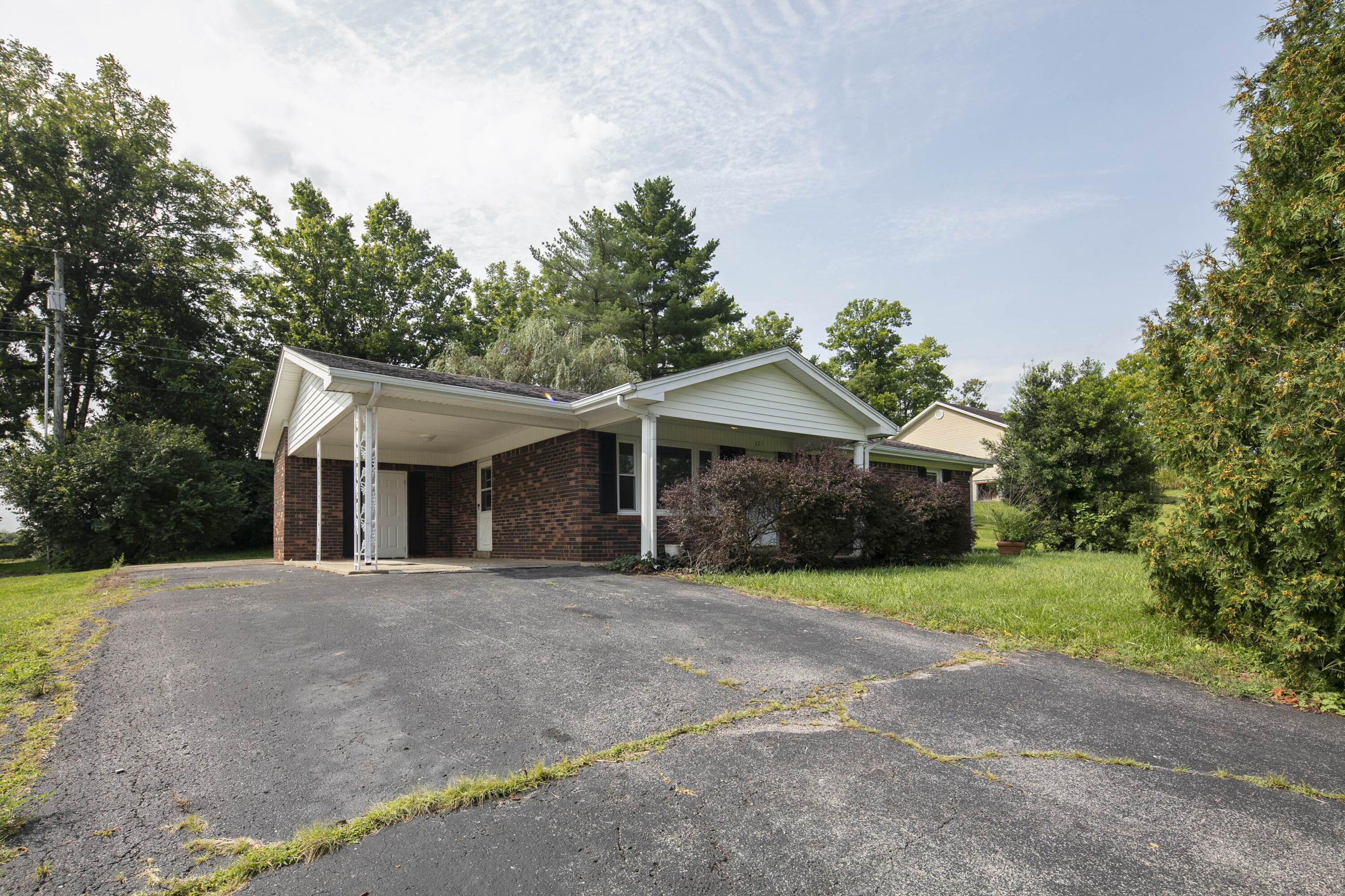 321 Lee Drive Property Photo 2