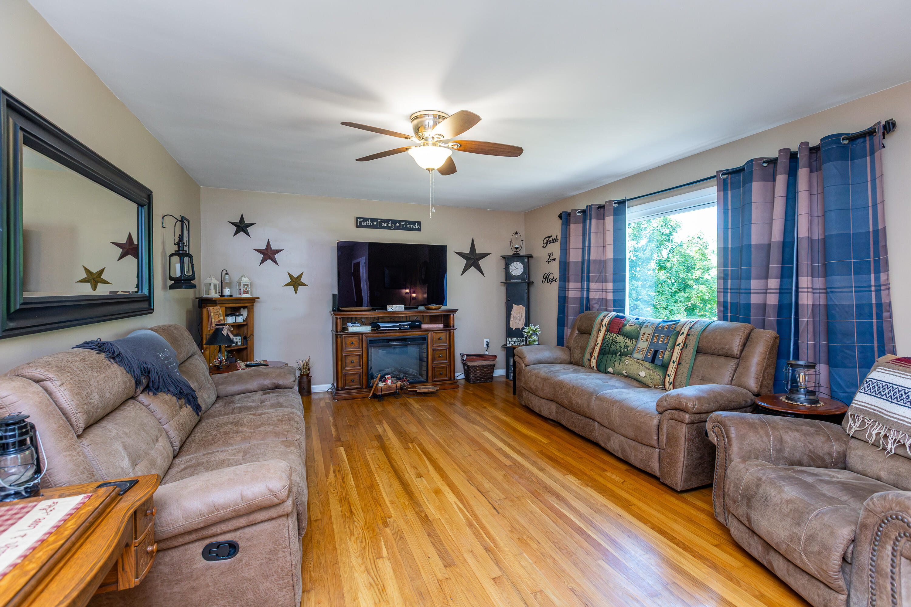508 S Bragg Street Property Photo 5
