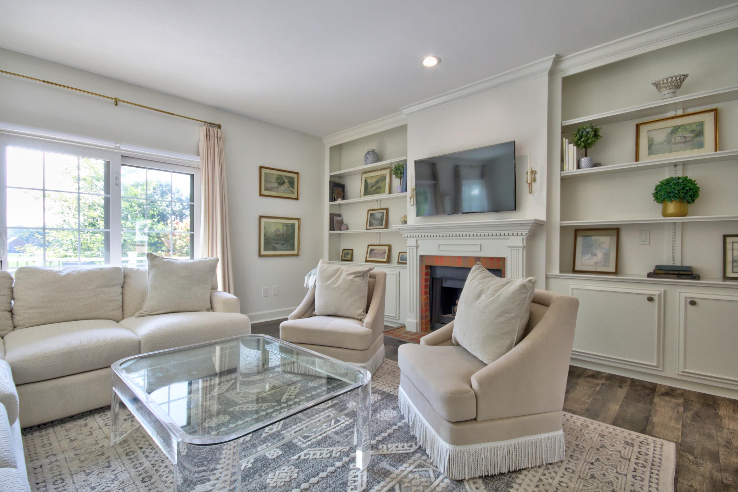 1542 Player Drive Property Photo 4