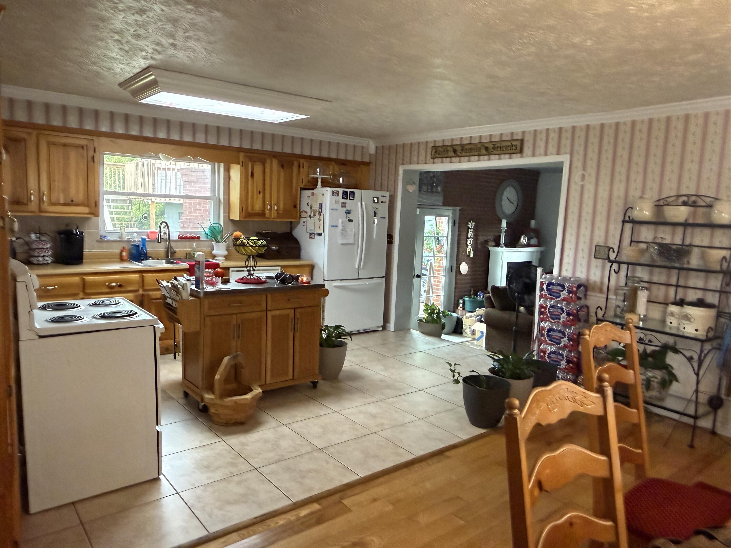 1017 N Main Street Property Photo 5