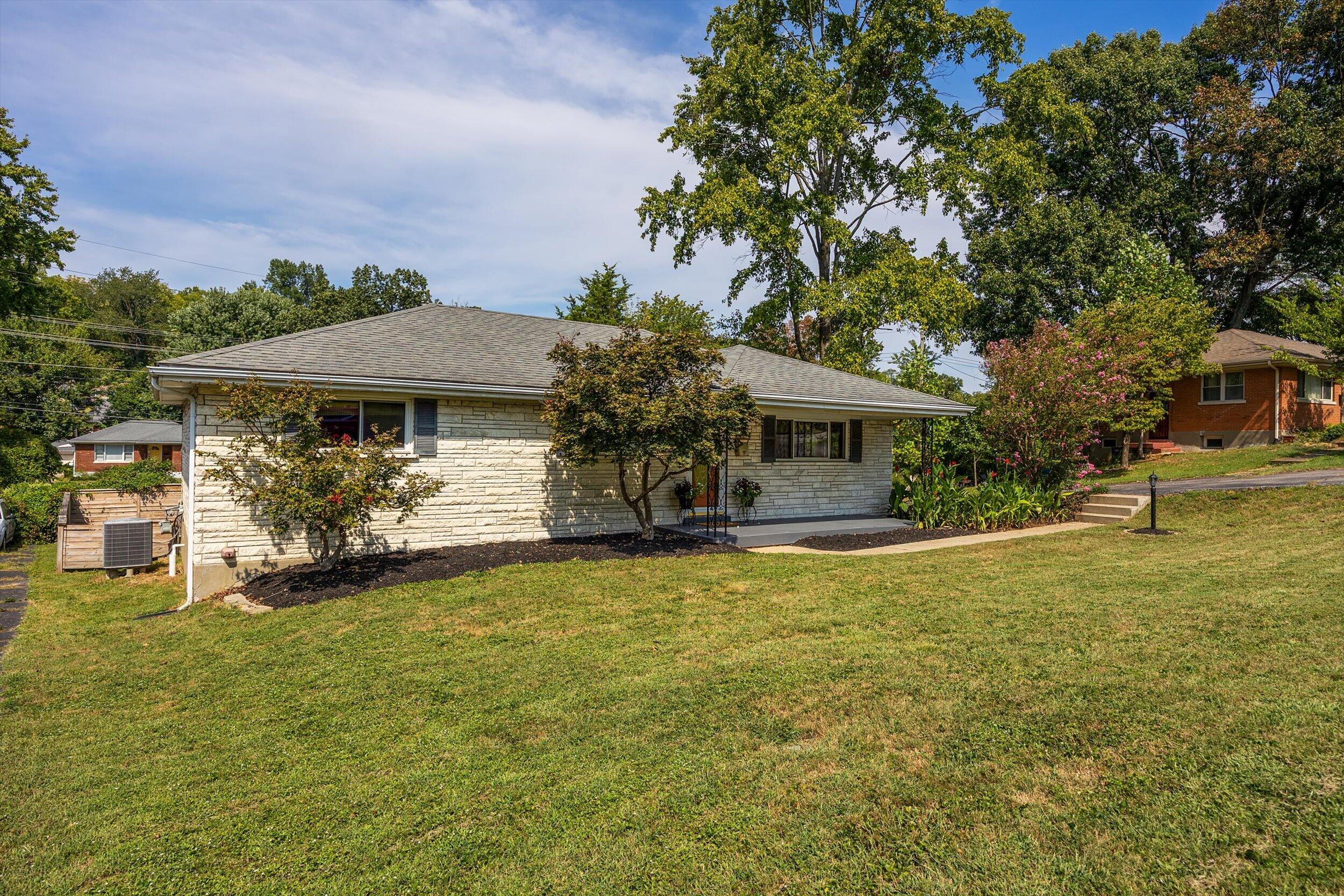 1617 Whippoorwill Road Property Photo 2