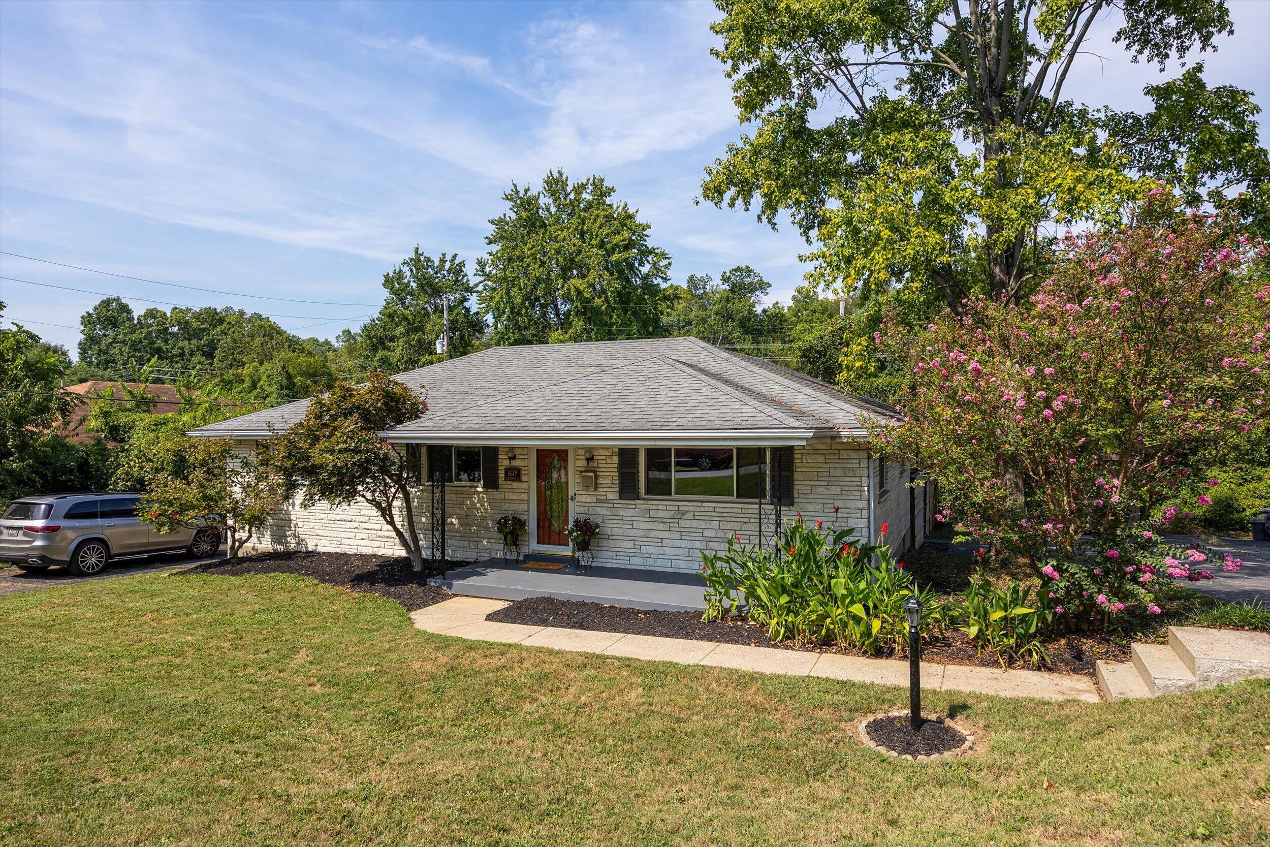 1617 Whippoorwill Road Property Photo 4