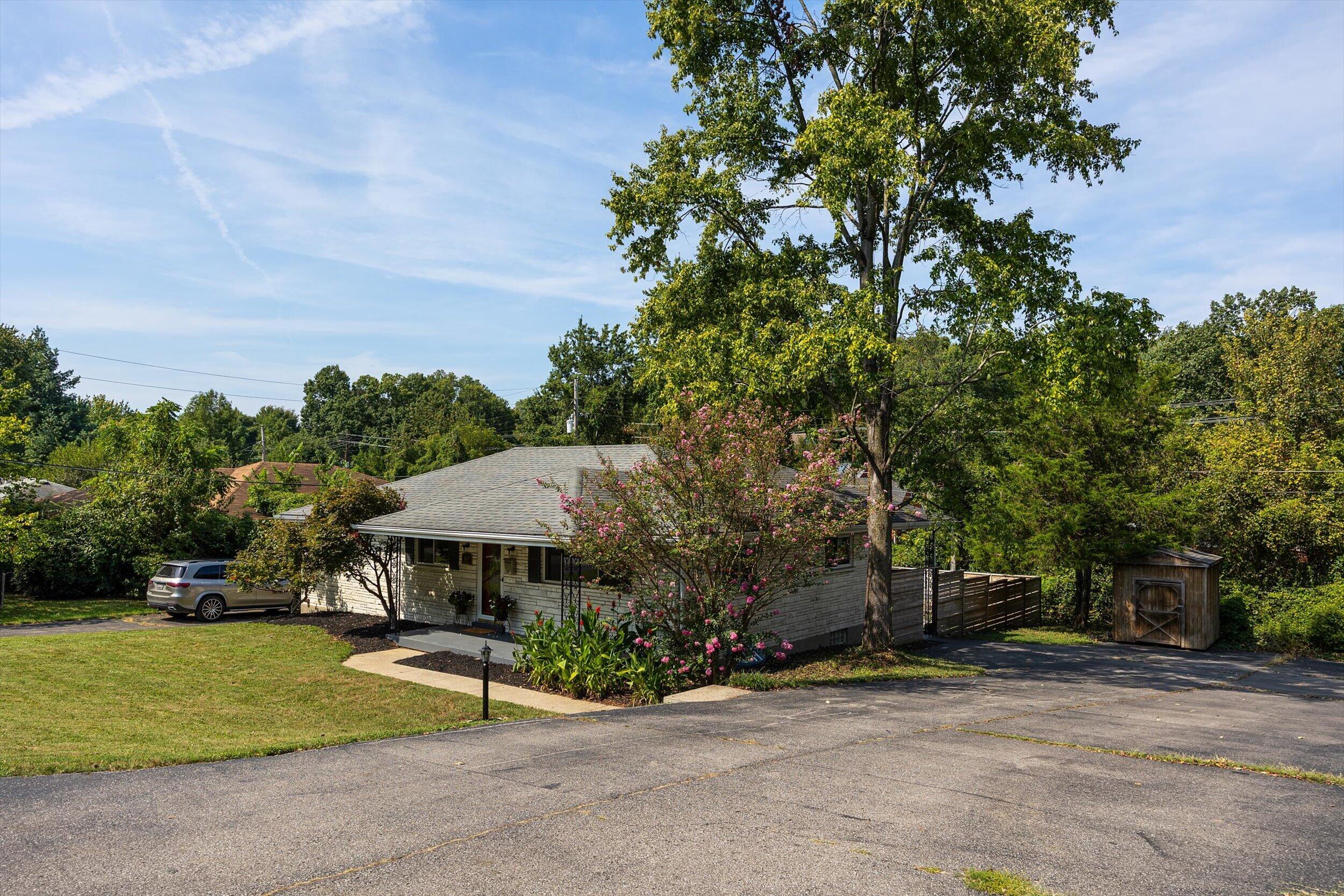 1617 Whippoorwill Road Property Photo 5