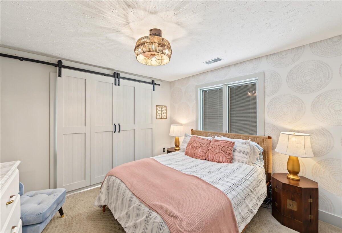 851 Avenstoke Road Property Photo 39