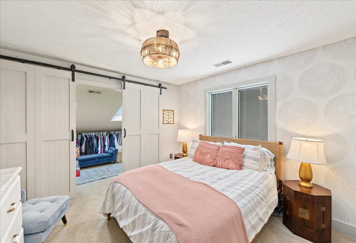 851 Avenstoke Road Property Photo 40