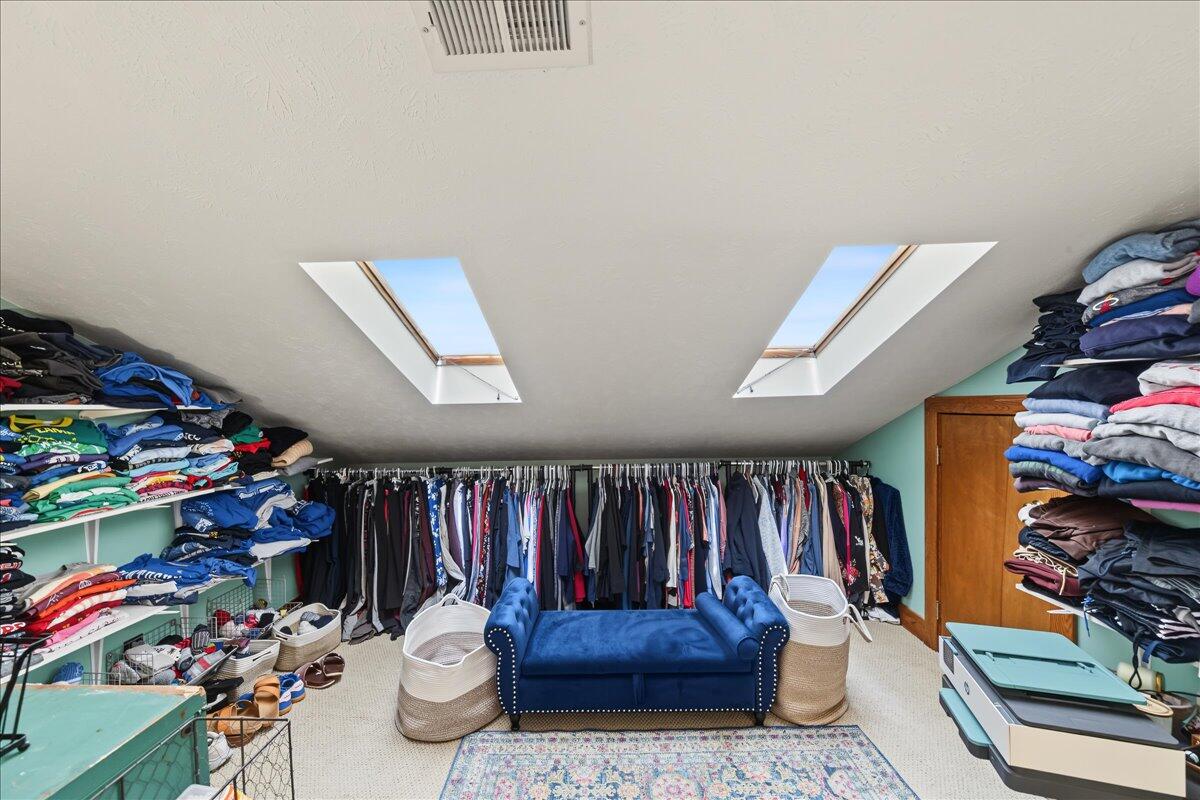 851 Avenstoke Road Property Photo 42