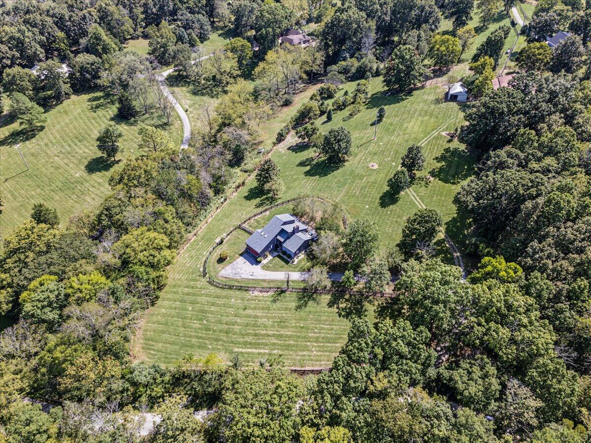 851 Avenstoke Road Property Photo 75