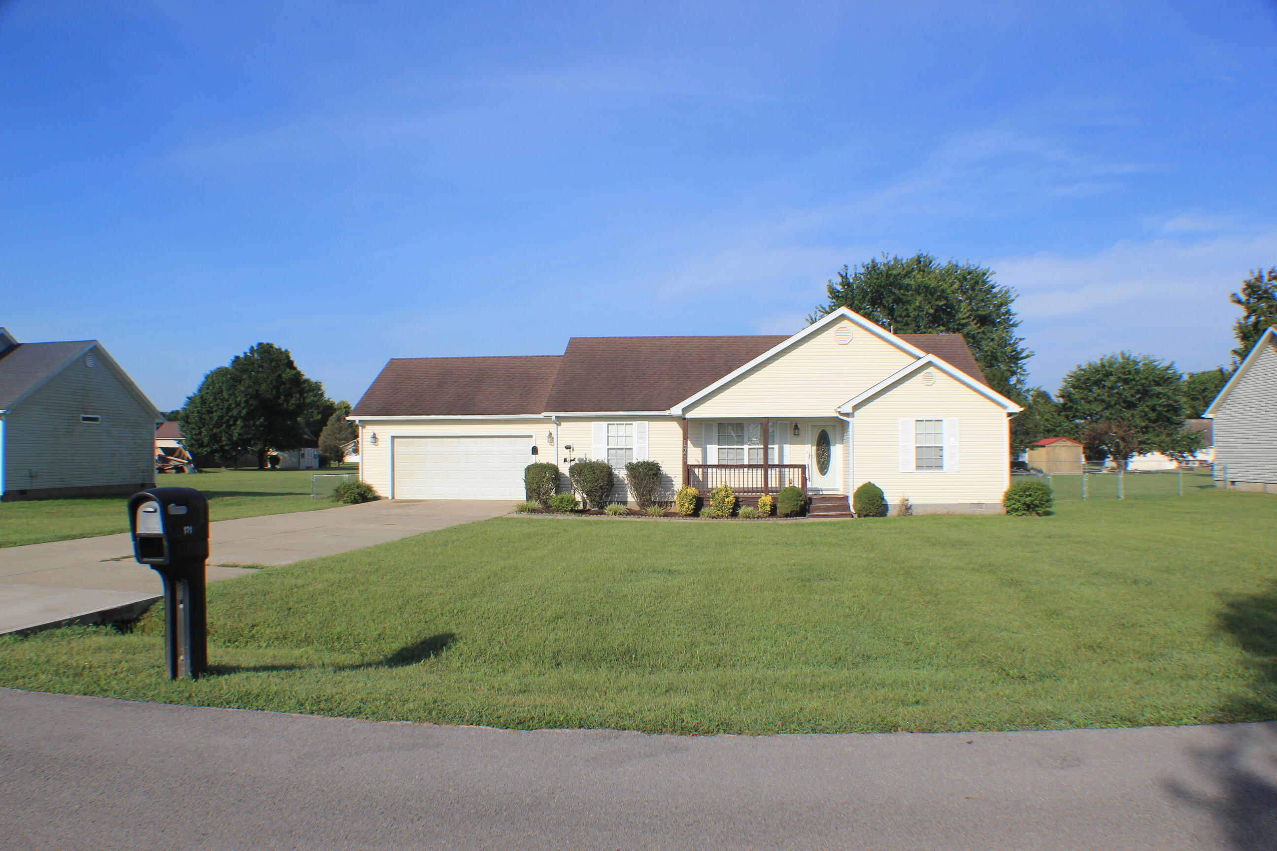 121 Brett Circle Property Photo 1