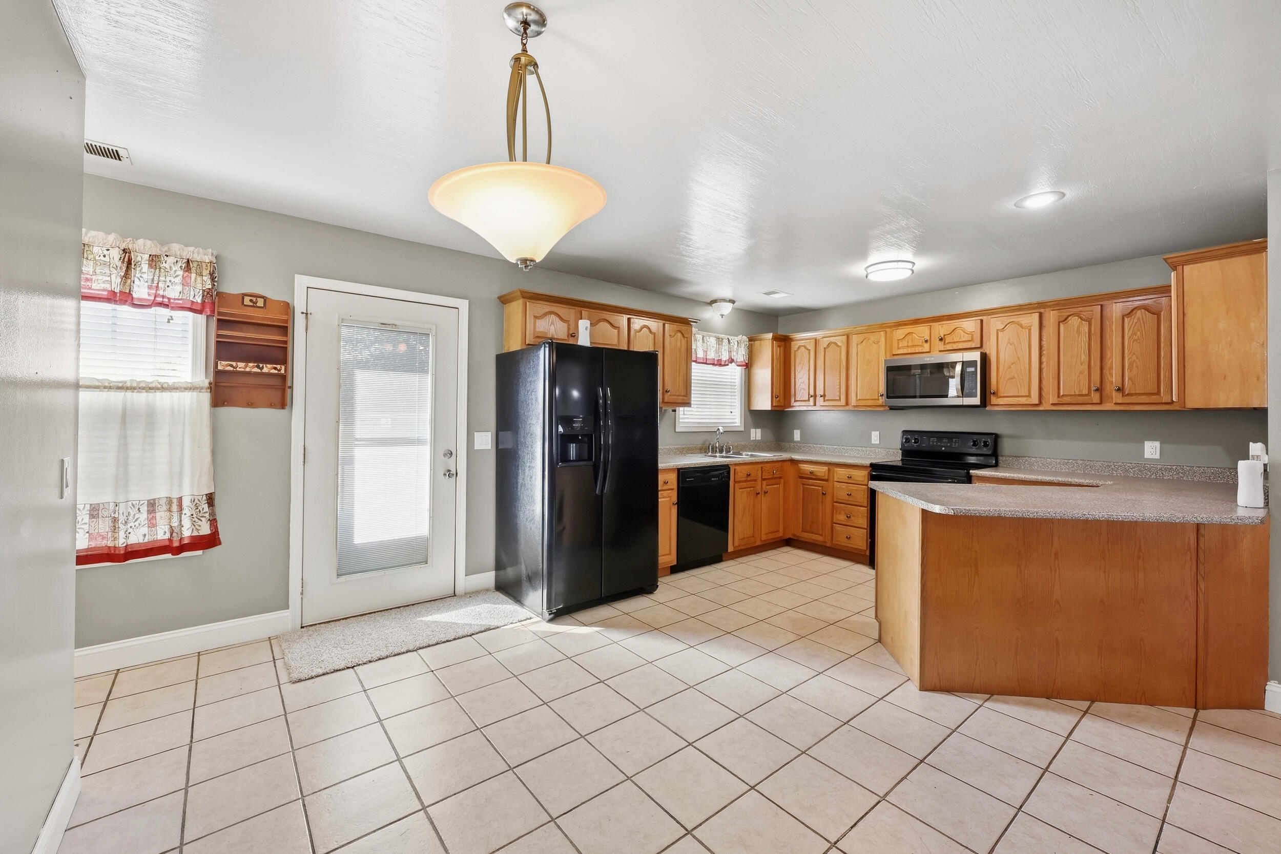 121 Brett Circle Property Photo 7