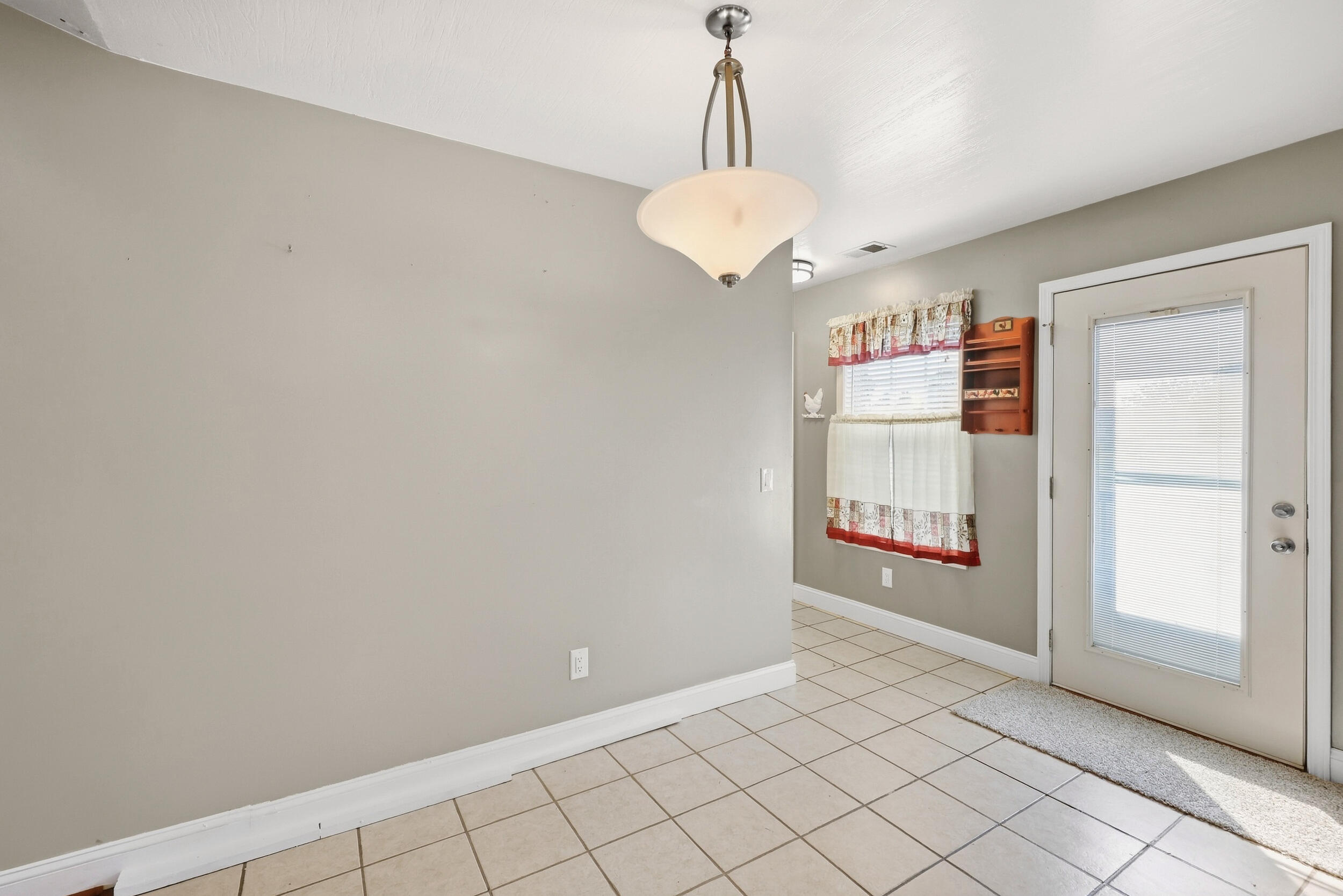 121 Brett Circle Property Photo 8
